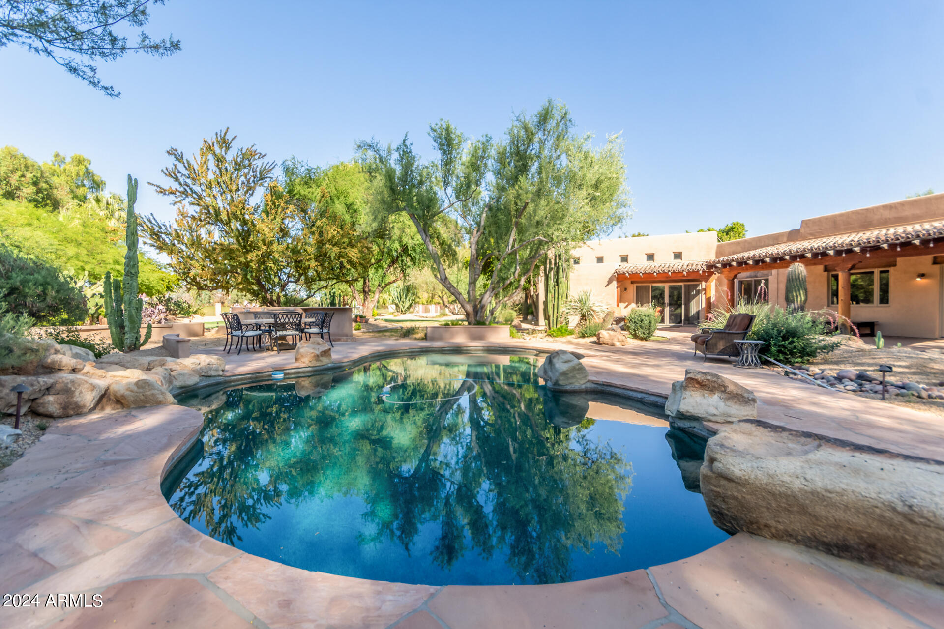 12012 N OAKHURST Way