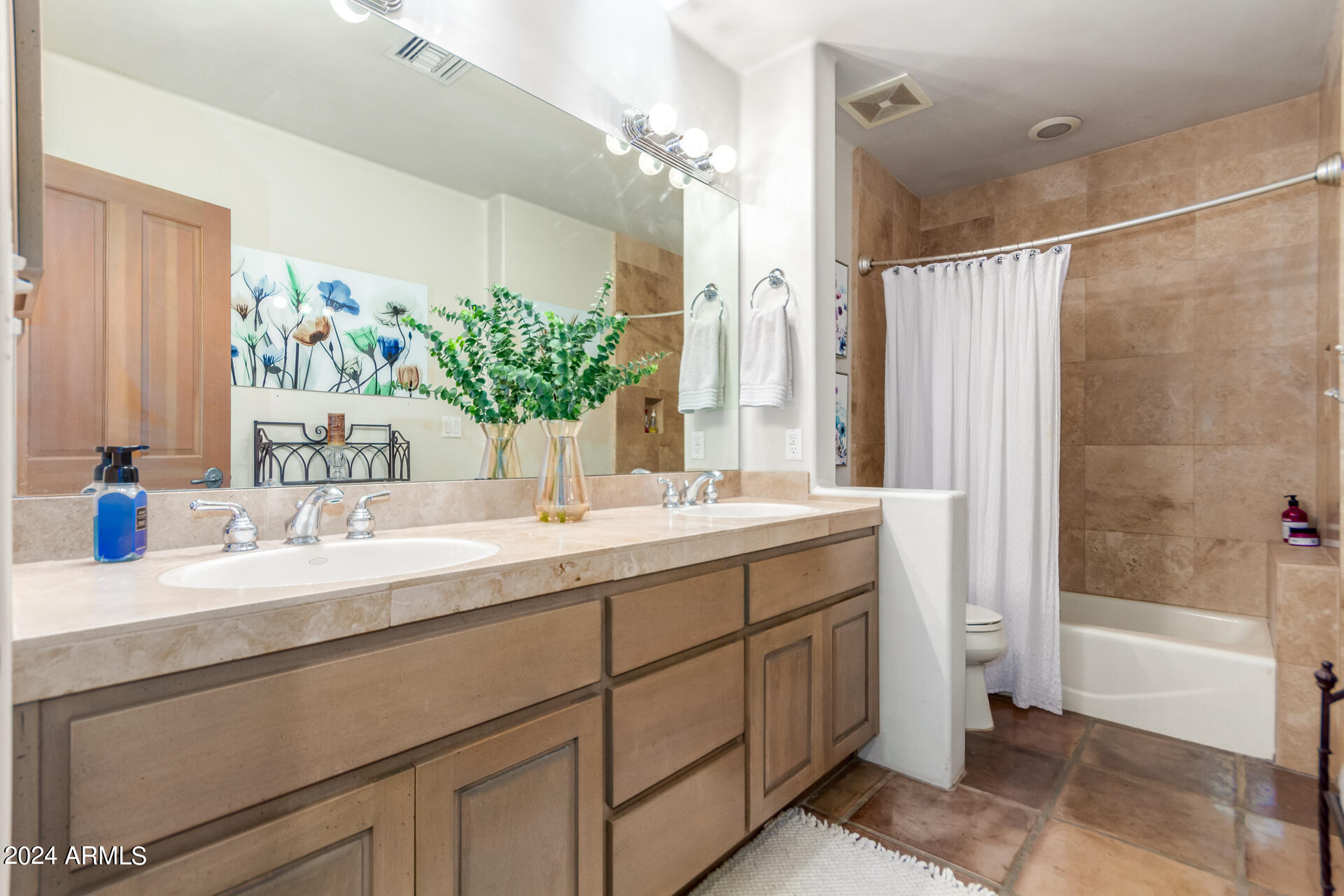 12012 N OAKHURST Way