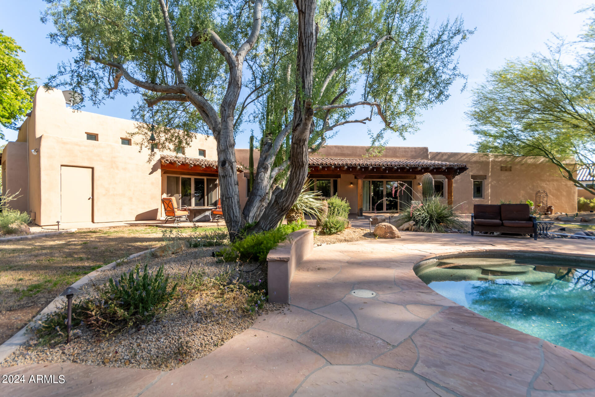 12012 N OAKHURST Way