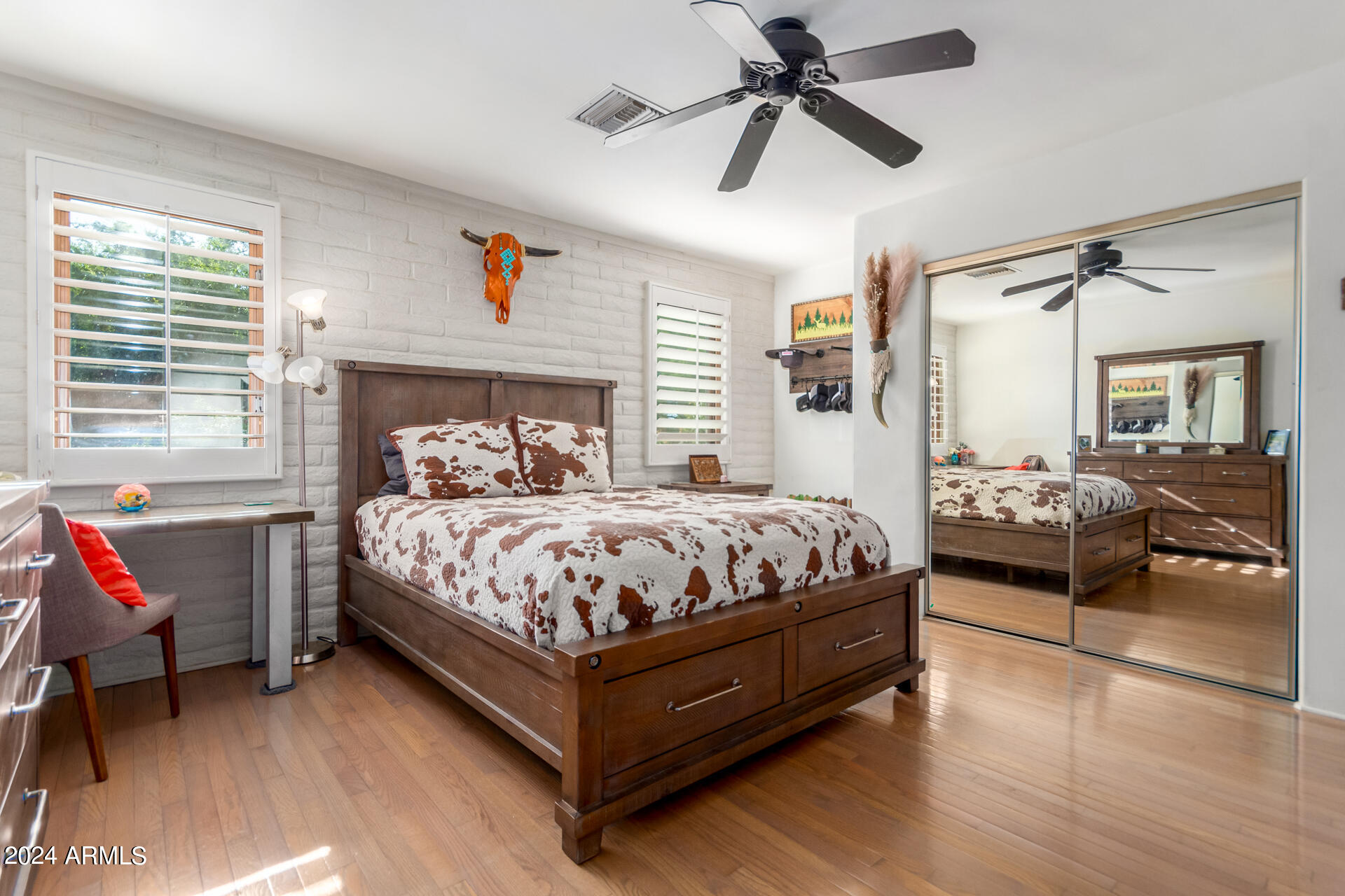 12012 N OAKHURST Way