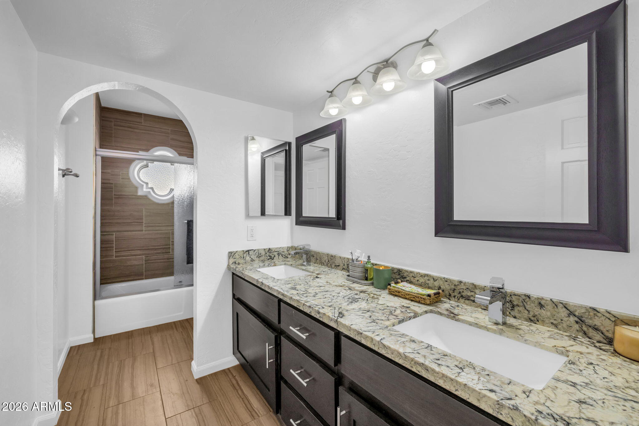 5013 E CHOLLA Street