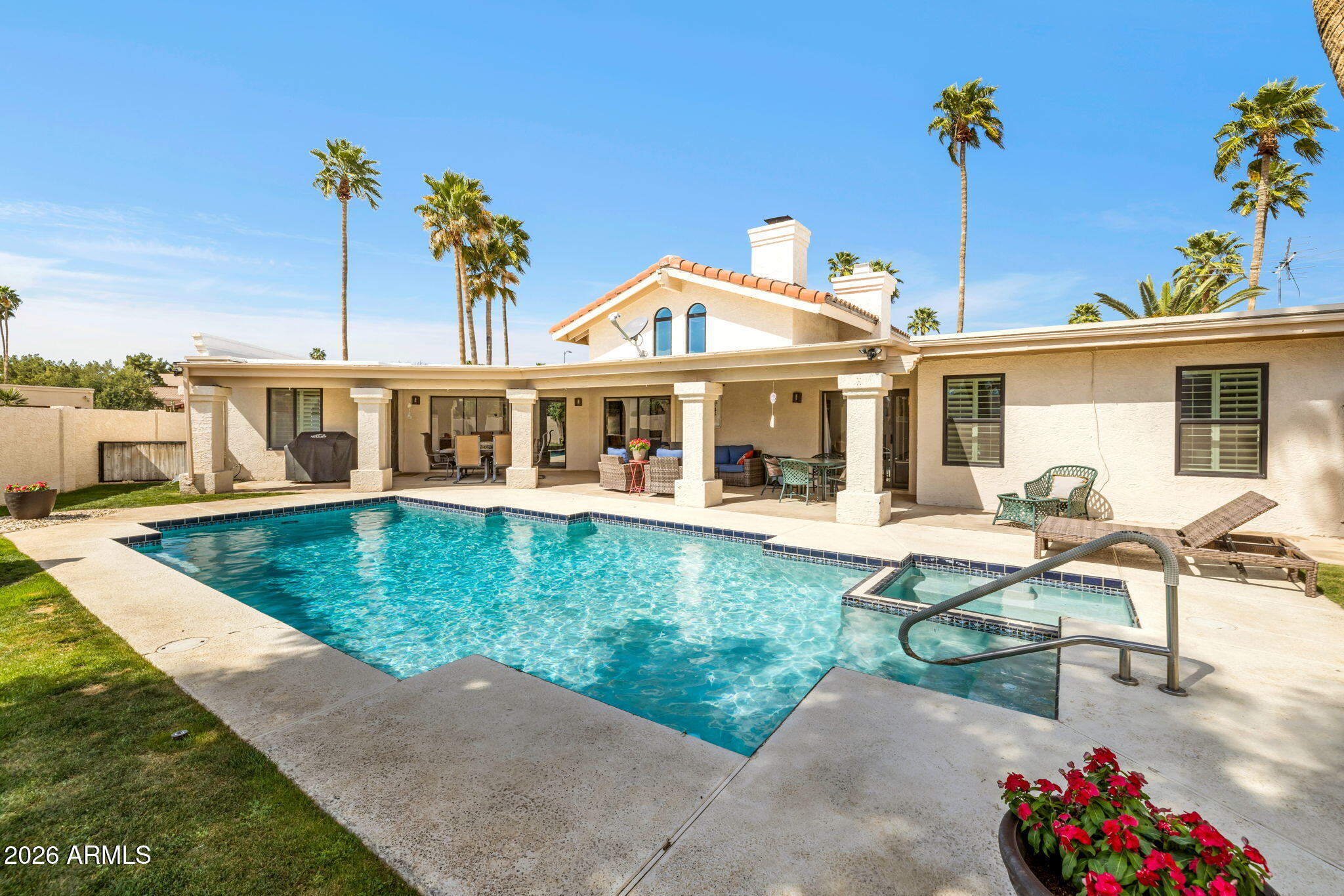 5013 E CHOLLA Street