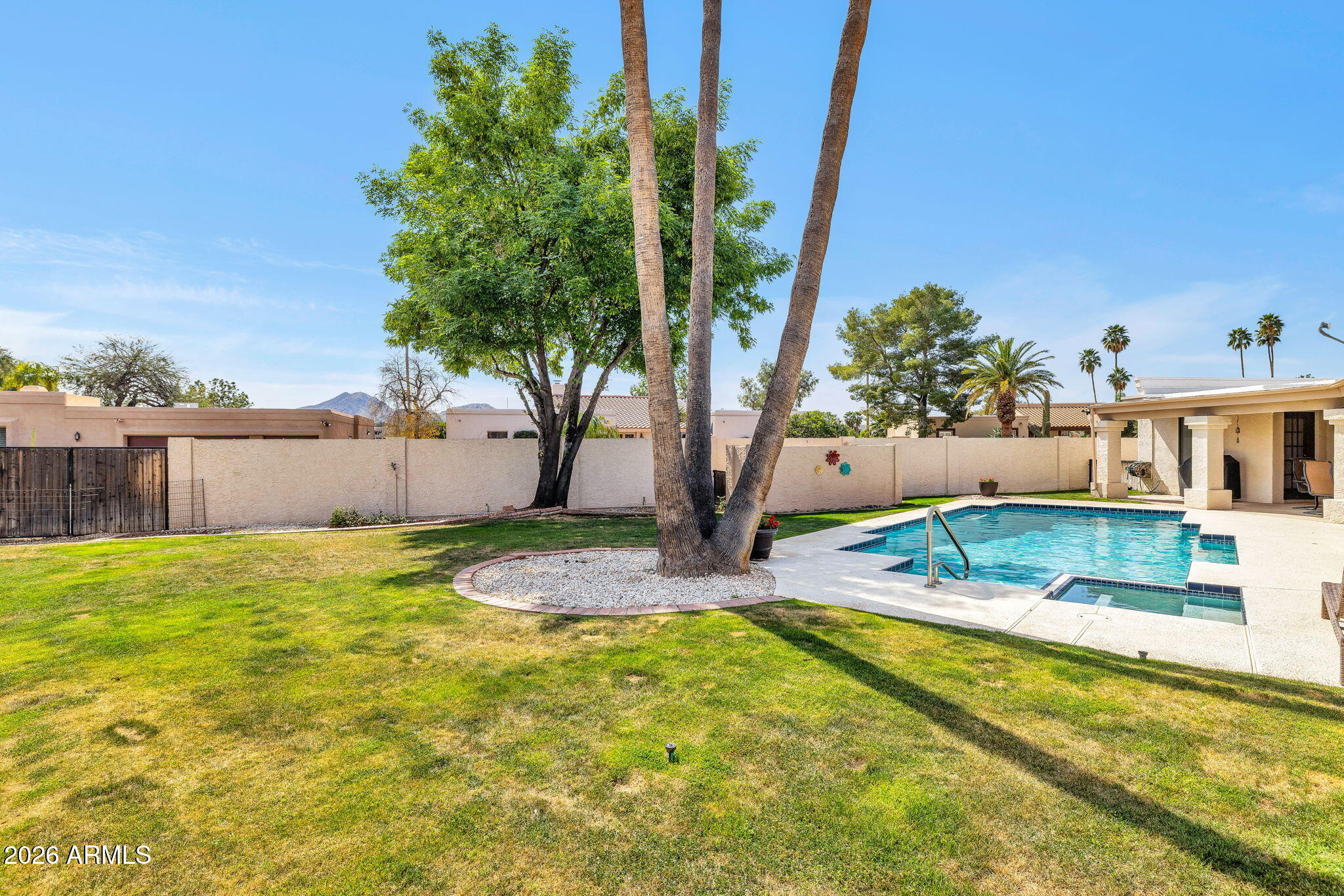 5013 E CHOLLA Street