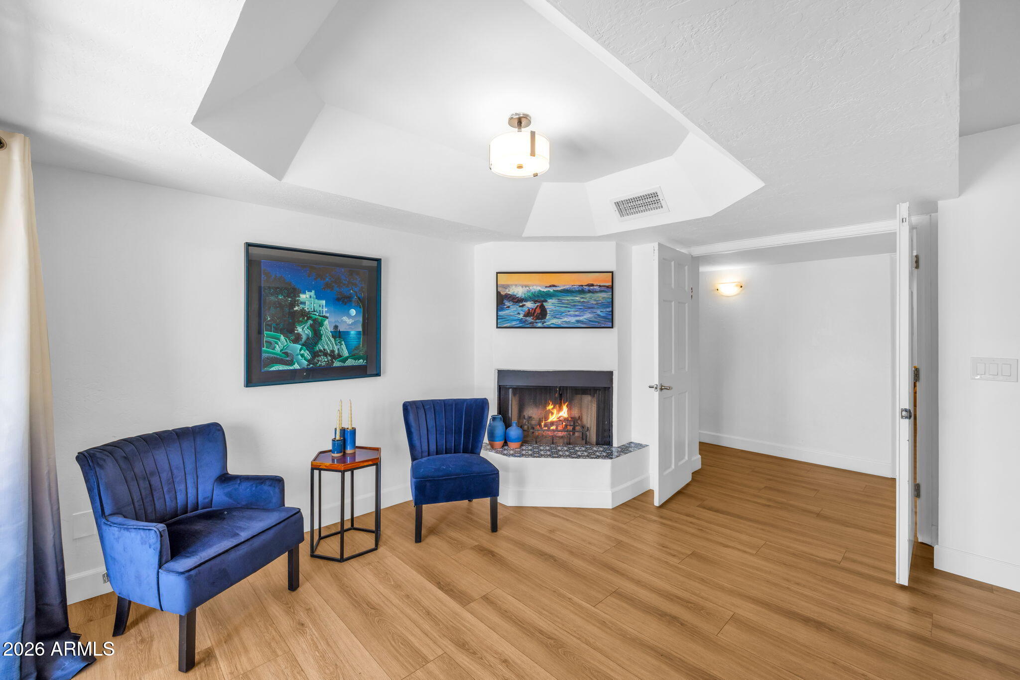 5013 E CHOLLA Street