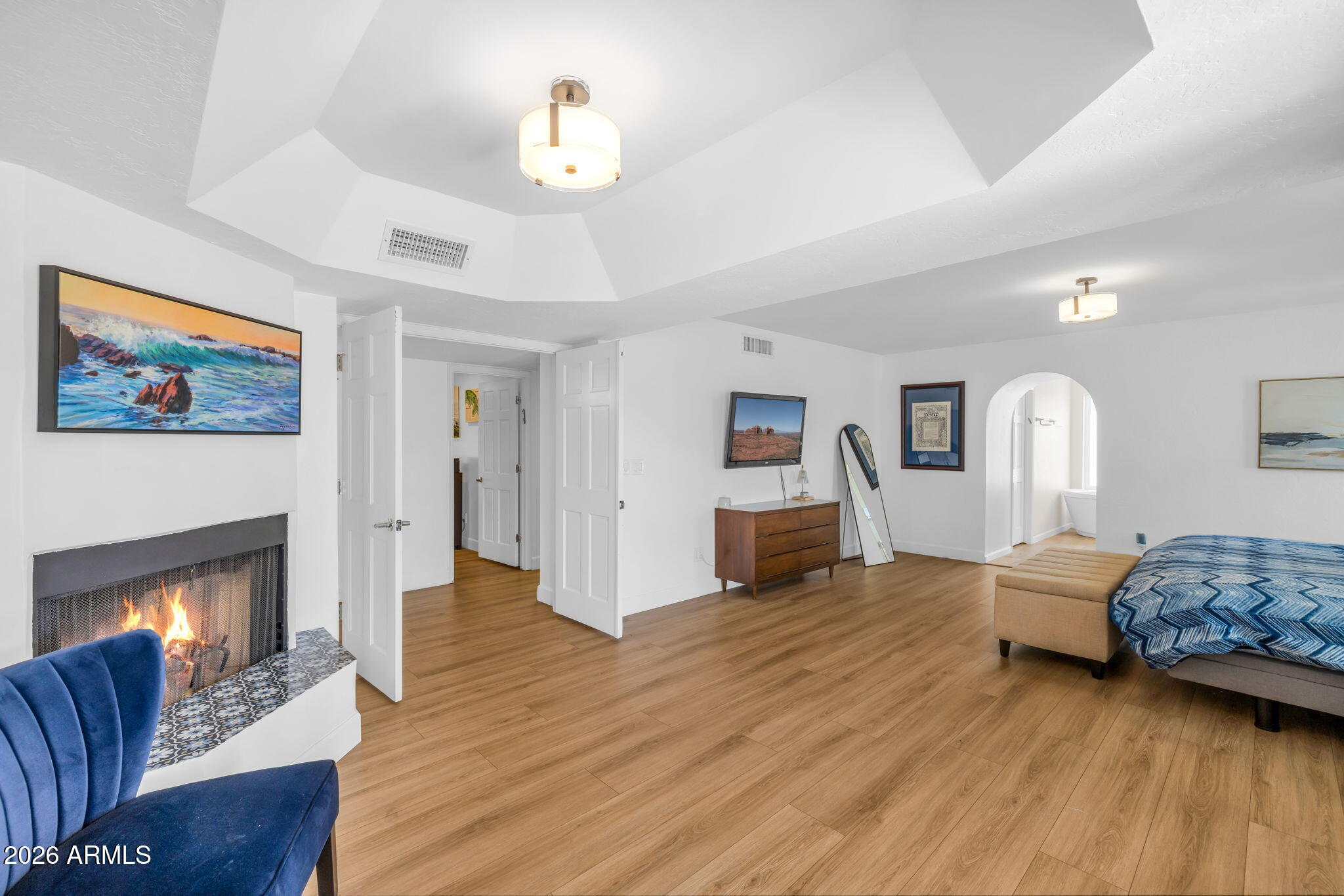 5013 E CHOLLA Street