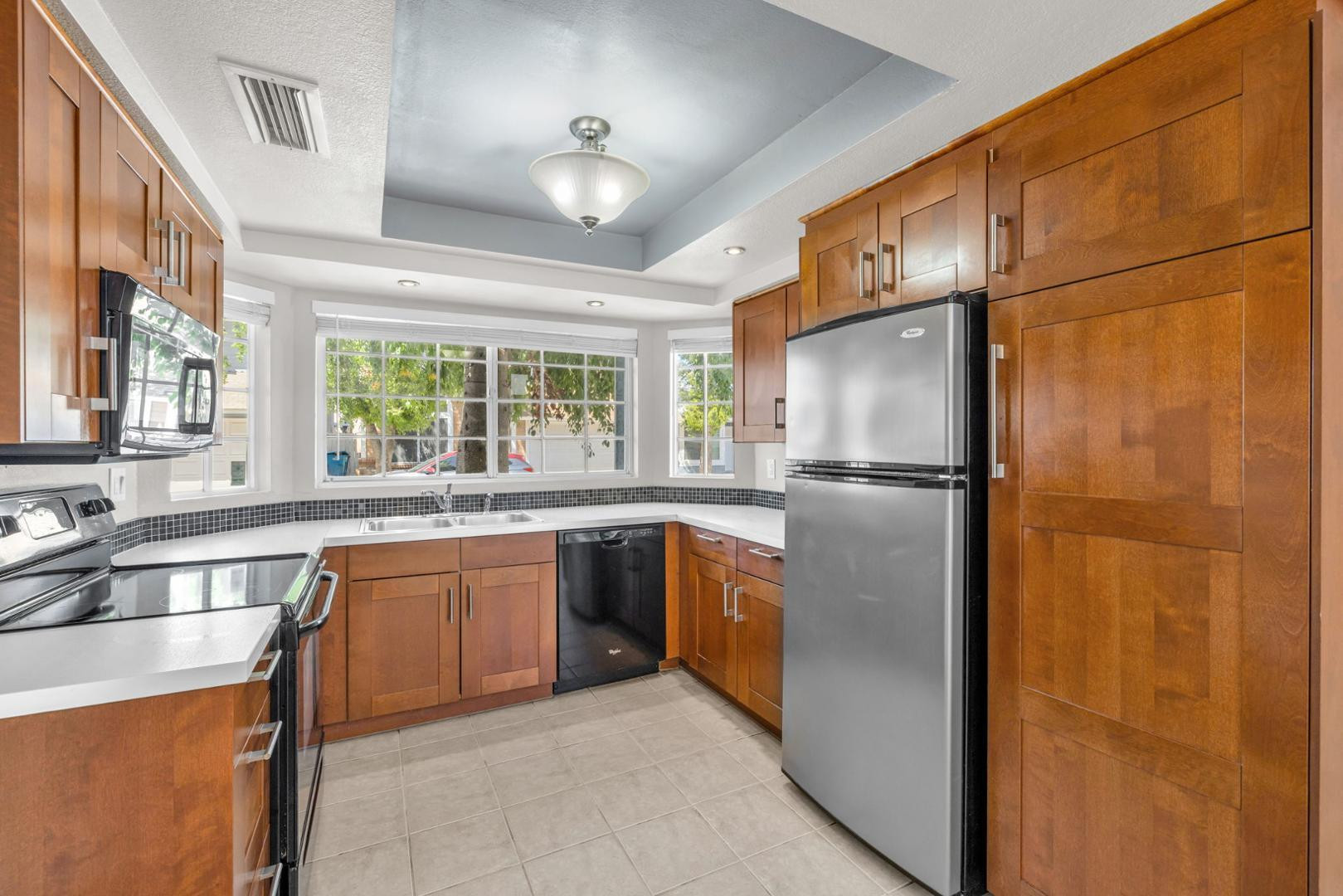 3513 E Le Marche Avenue