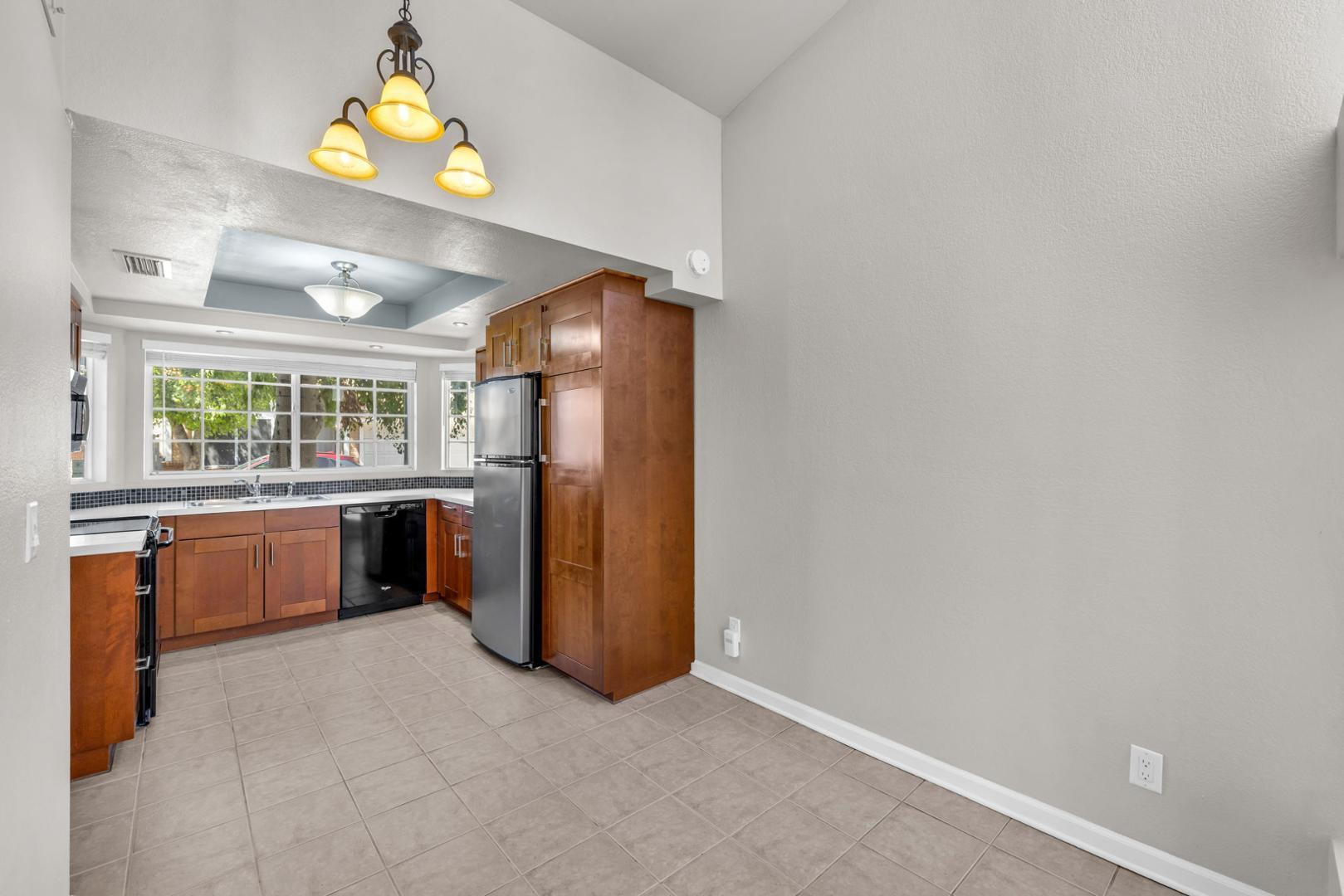 3513 E Le Marche Avenue