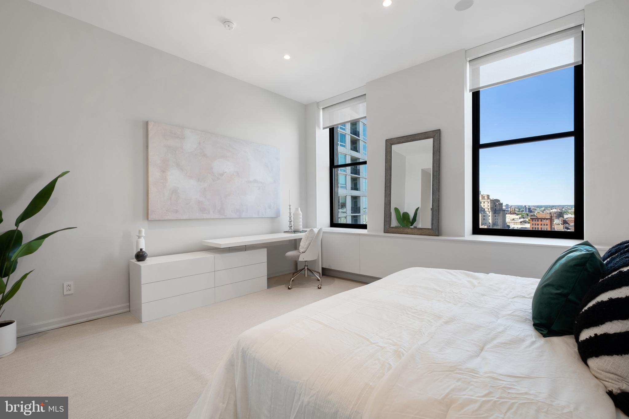 210 W Washington SQUARE Unit: 12NW
