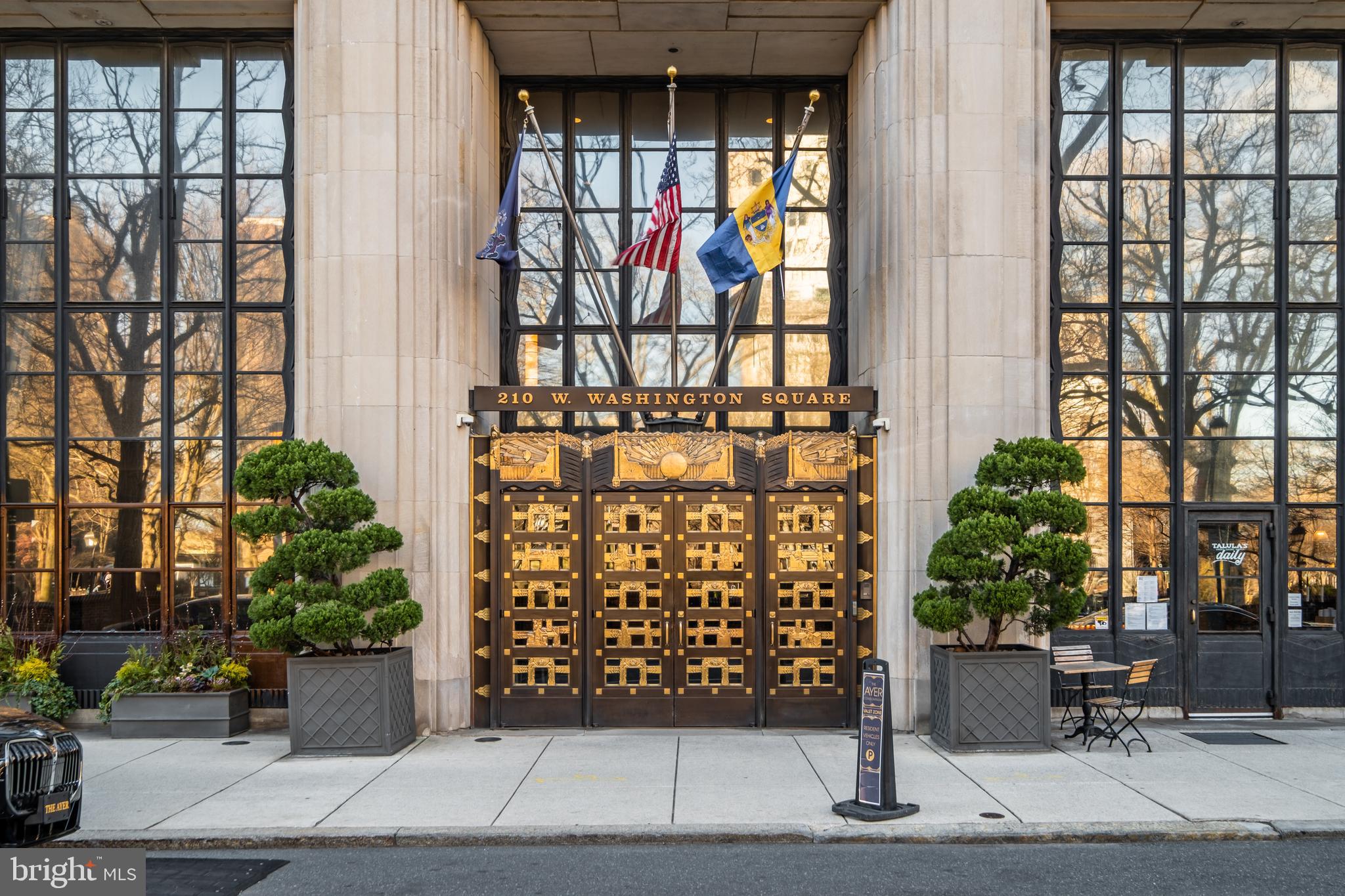 210 W Washington SQUARE Unit: 12NW