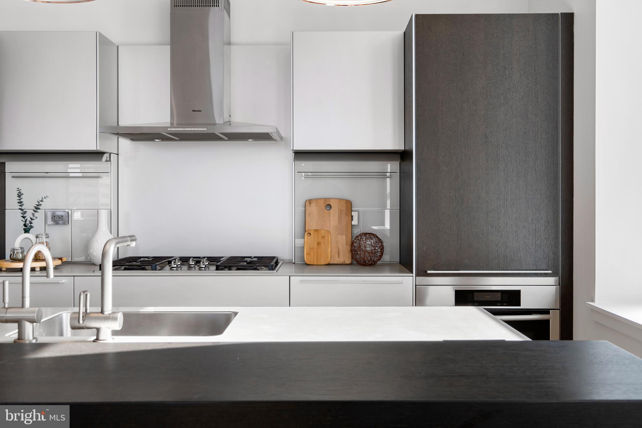 210 W Washington SQUARE Unit: 12NW