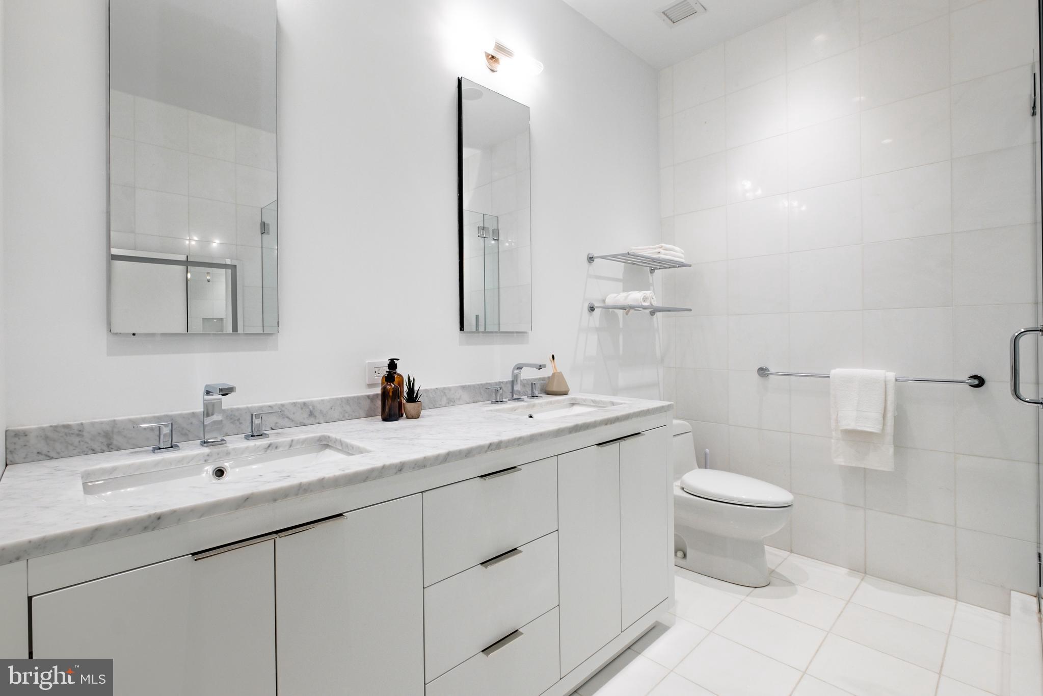 210 W Washington SQUARE Unit: 12NW