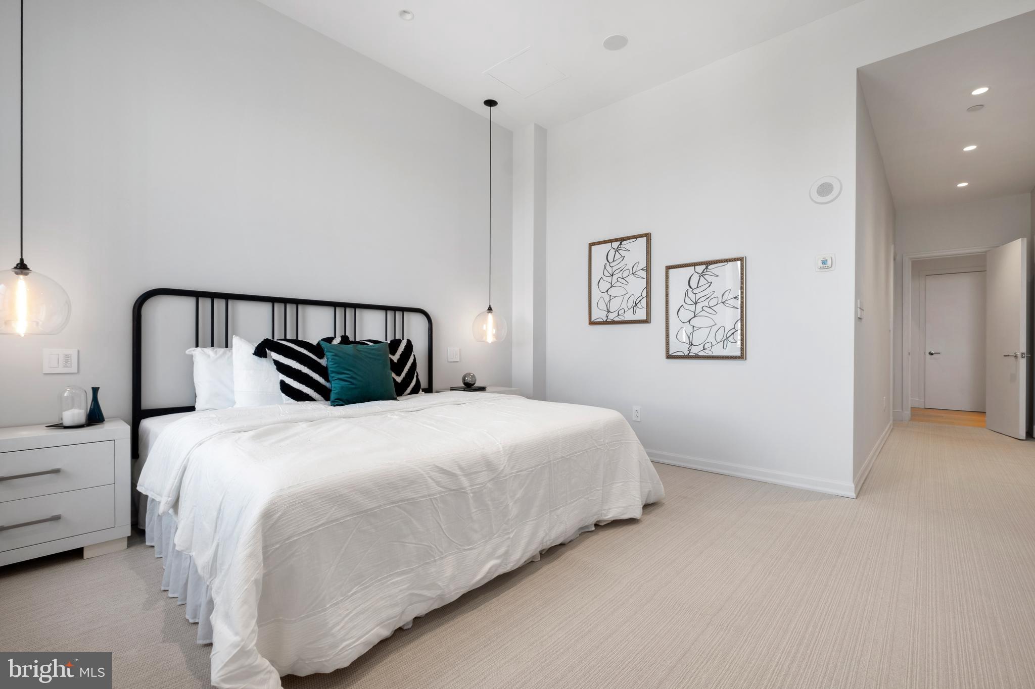 210 W Washington SQUARE Unit: 12NW
