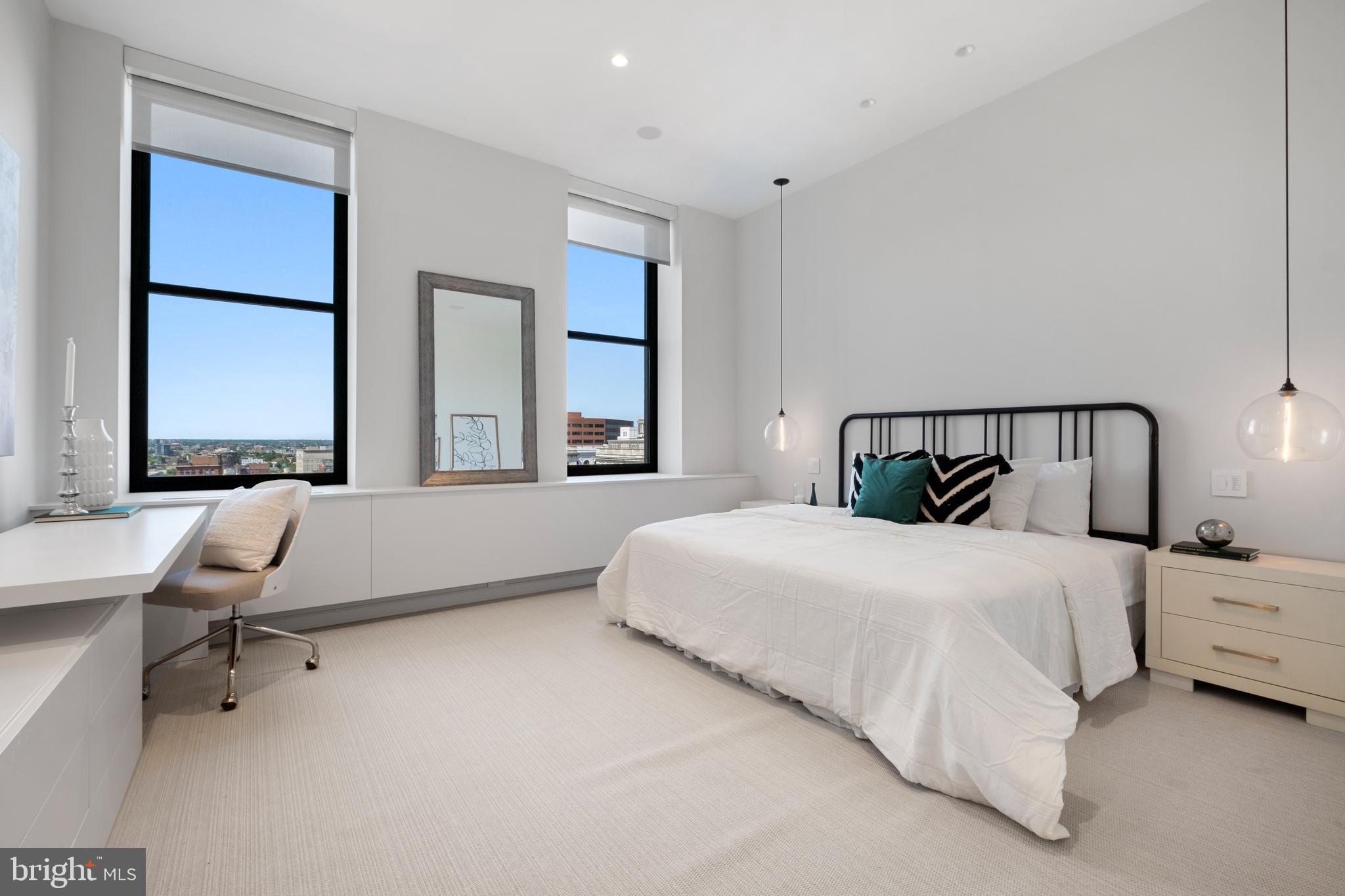 210 W Washington SQUARE Unit: 12NW