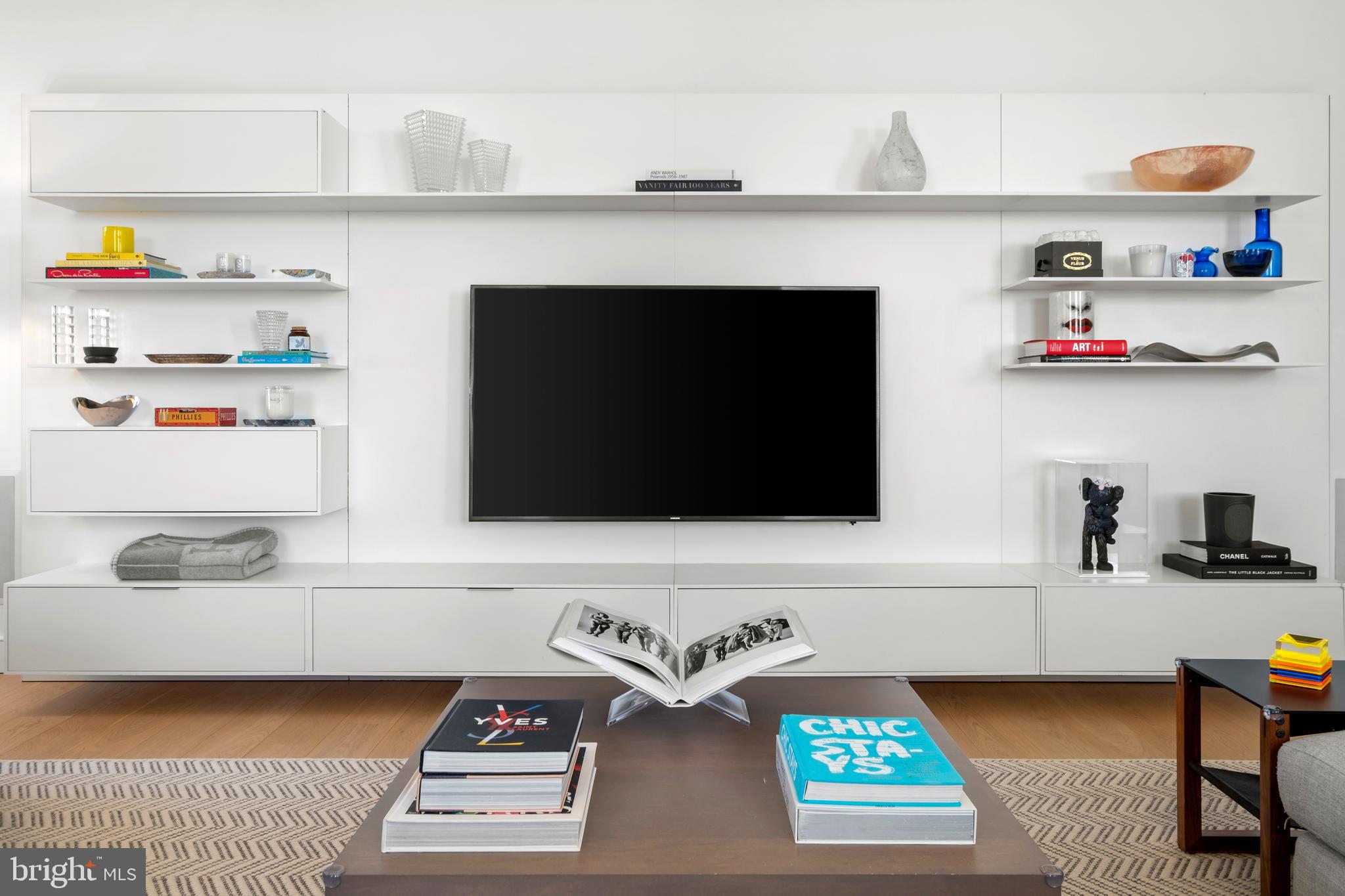 210 W Washington SQUARE Unit: 12NW