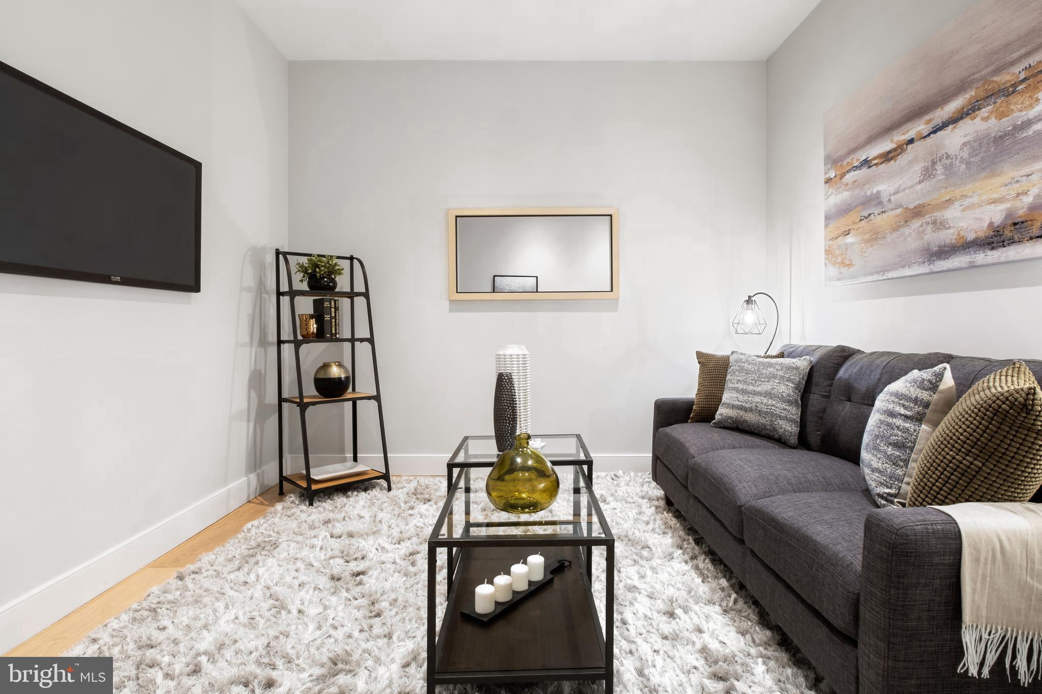 210 W Washington SQUARE Unit: 12NW