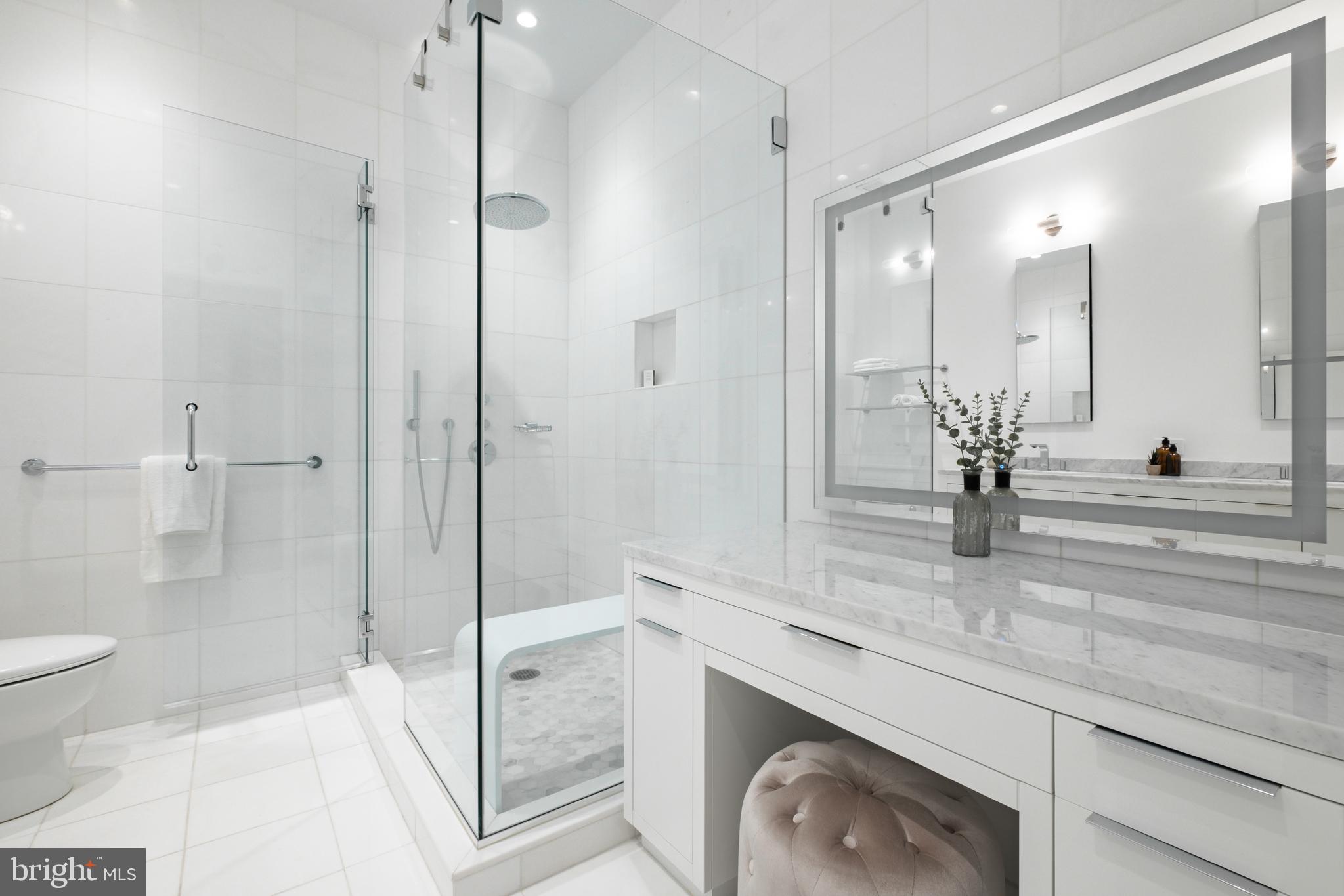 210 W Washington SQUARE Unit: 12NW