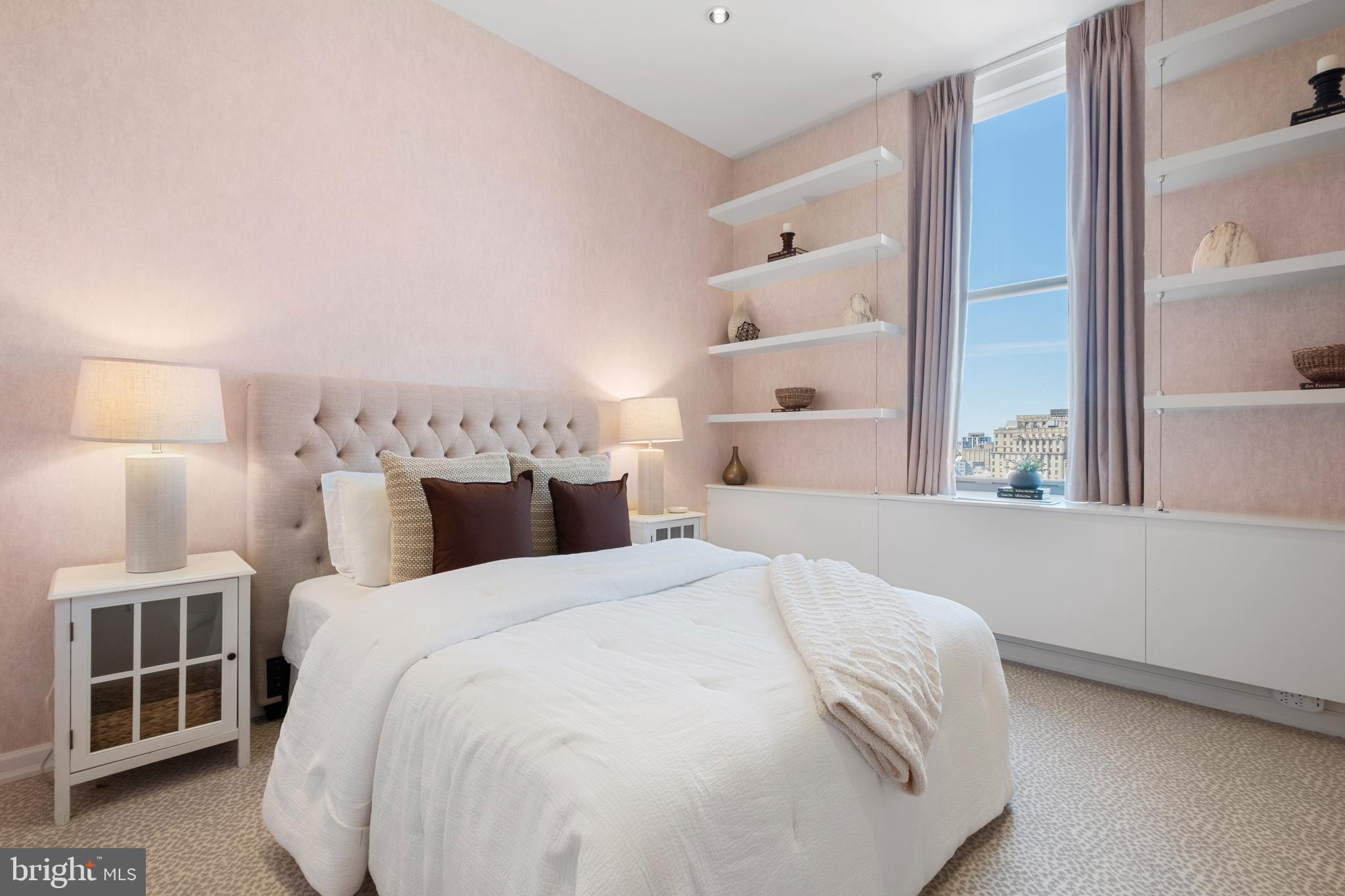 210 W Washington SQUARE Unit: 12NW