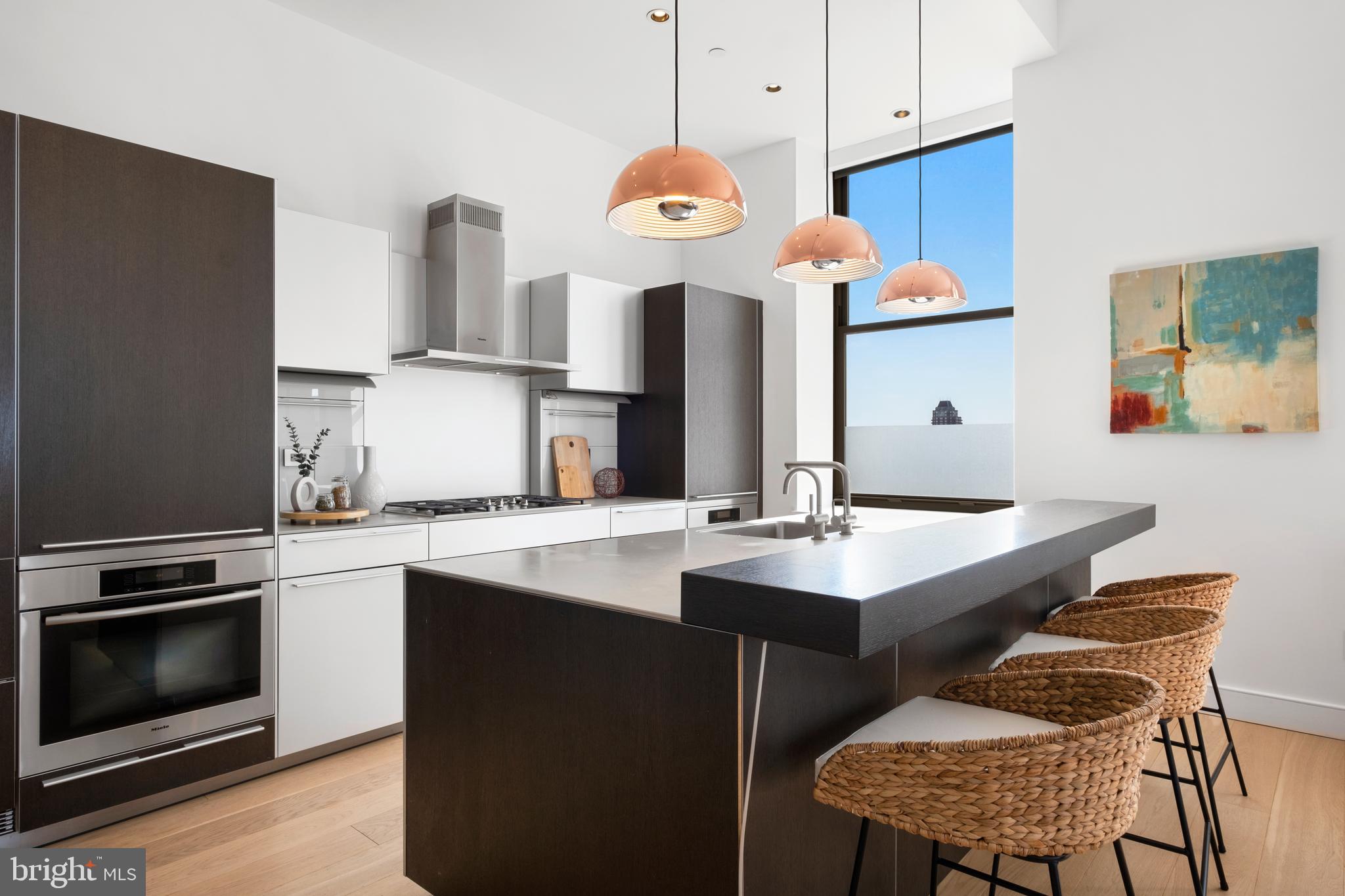210 W Washington SQUARE Unit: 12NW