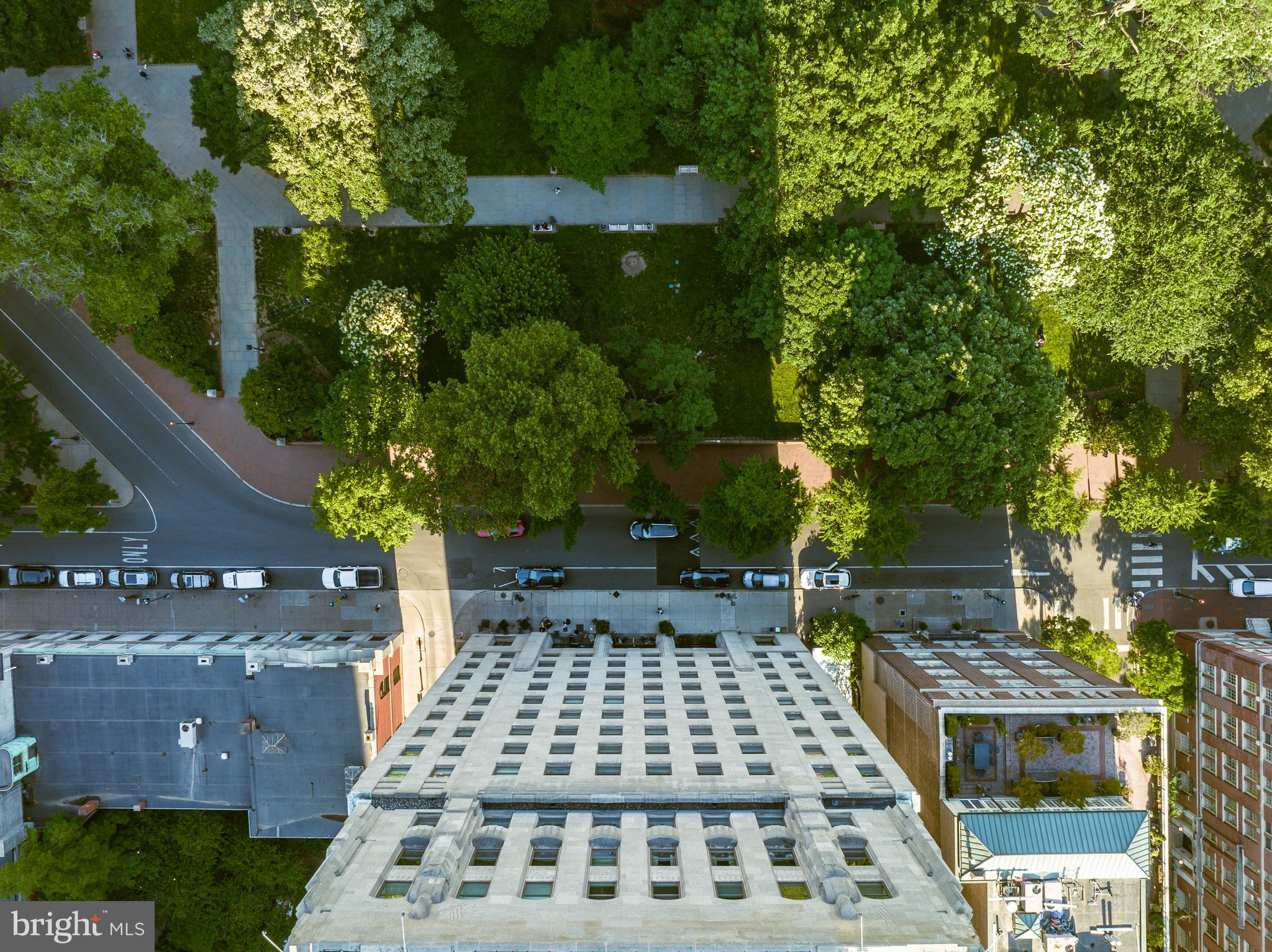 210 W Washington SQUARE Unit: 12NW