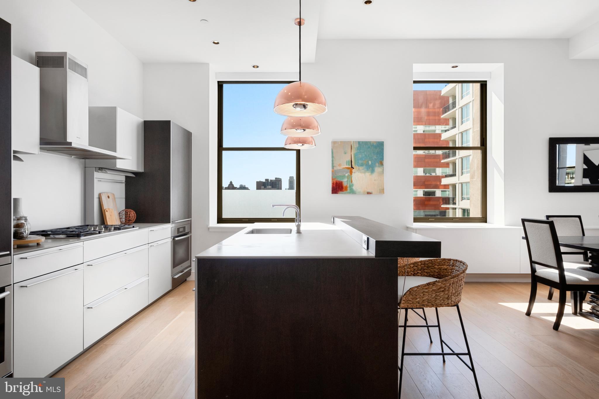 210 W Washington SQUARE Unit: 12NW