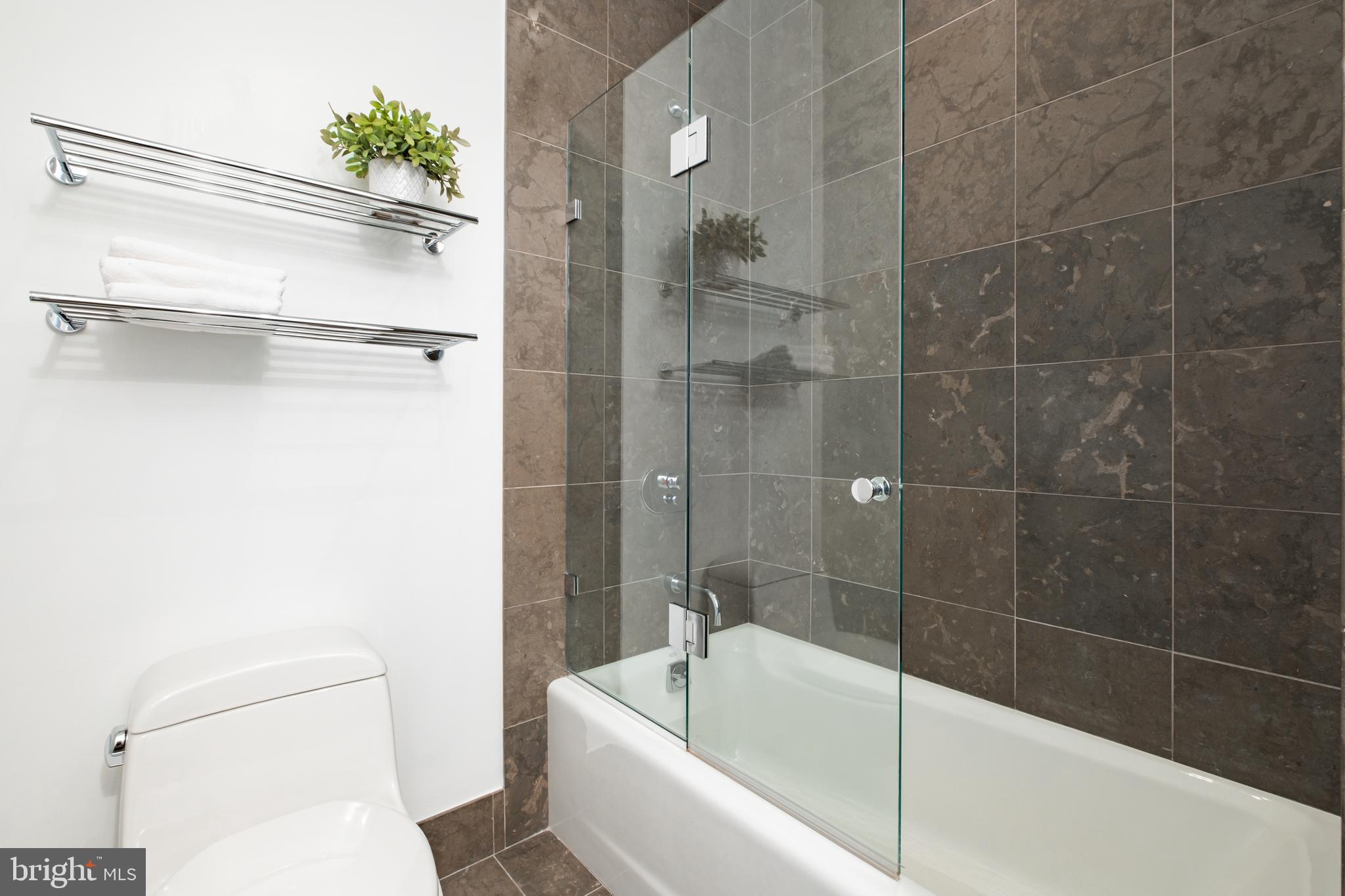 210 W Washington SQUARE Unit: 12NW