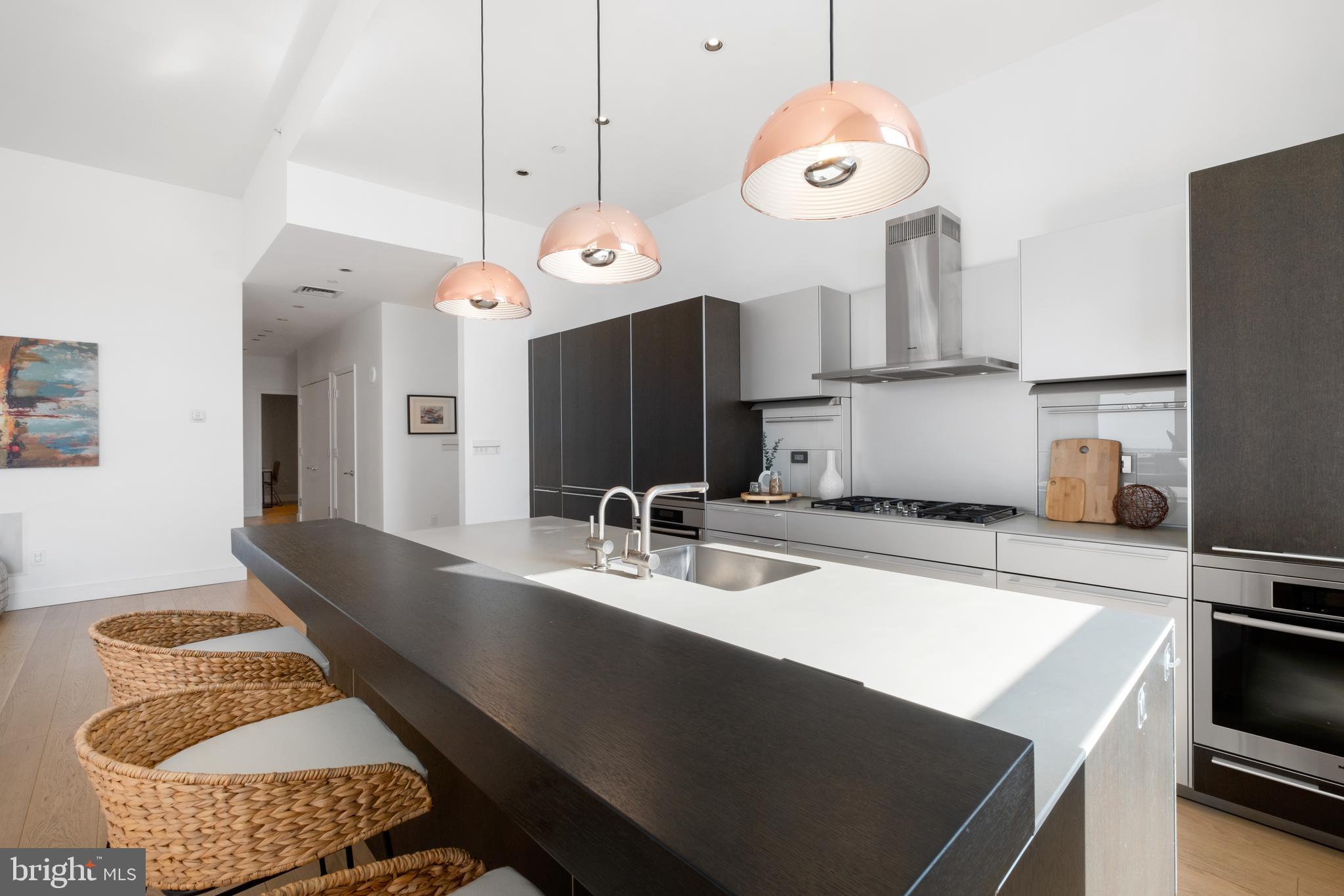 210 W Washington SQUARE Unit: 12NW