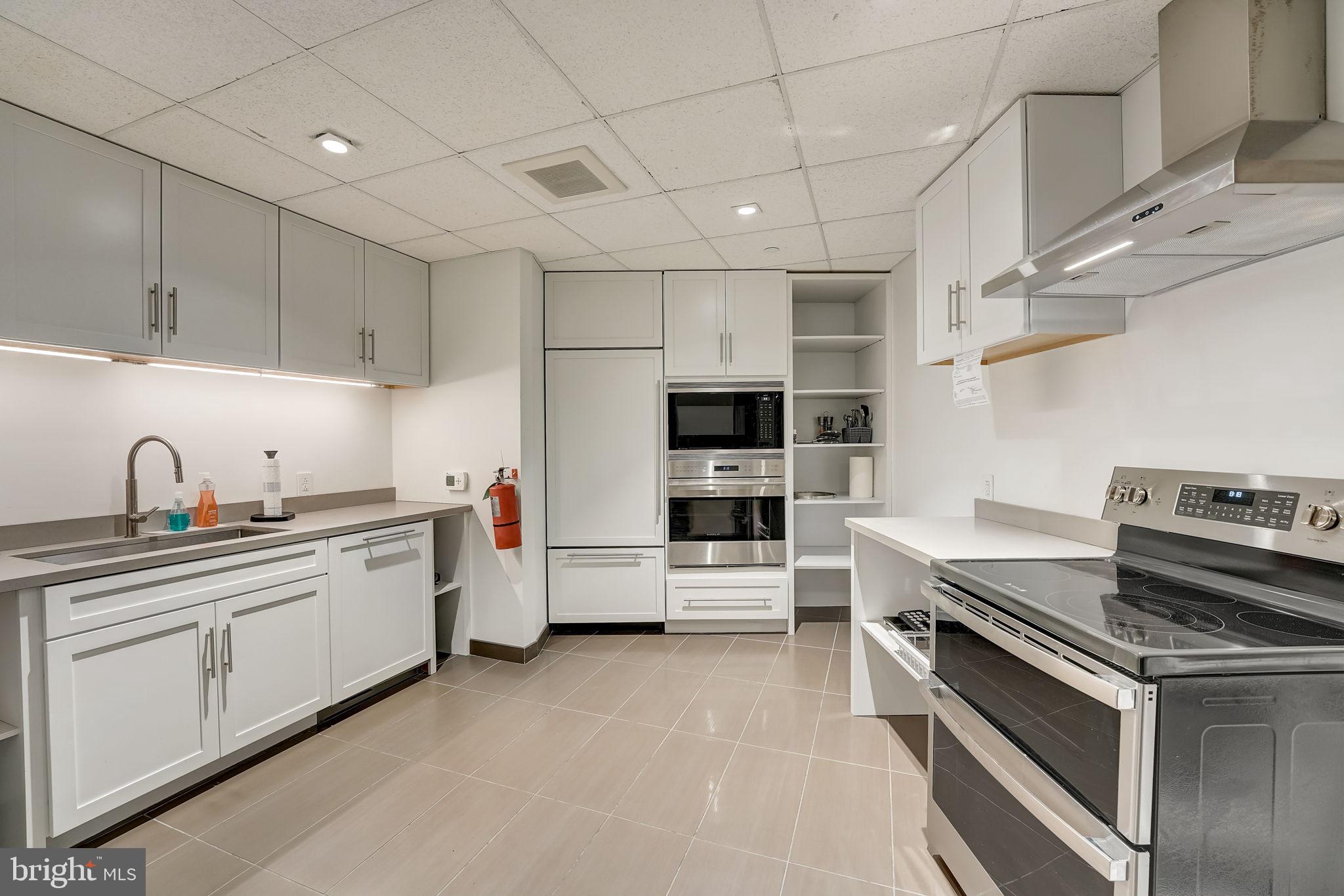 500 Walnut STREET Unit: 601