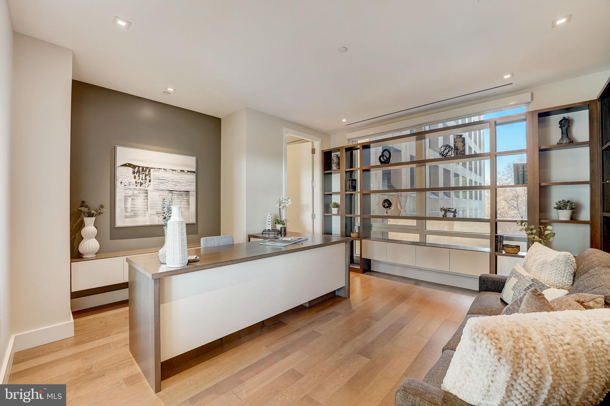 500 Walnut STREET Unit: 601