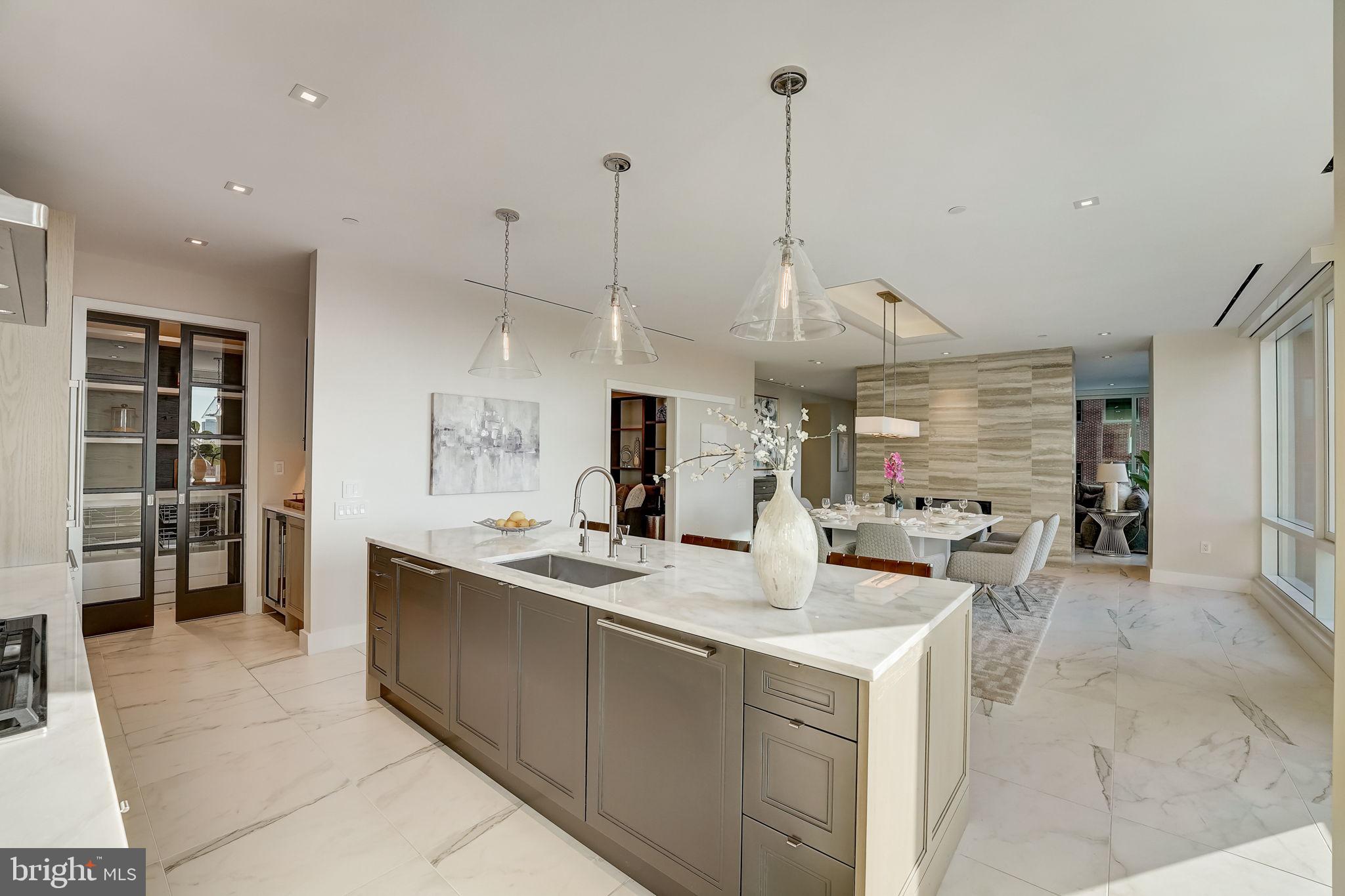 500 Walnut STREET Unit: 601