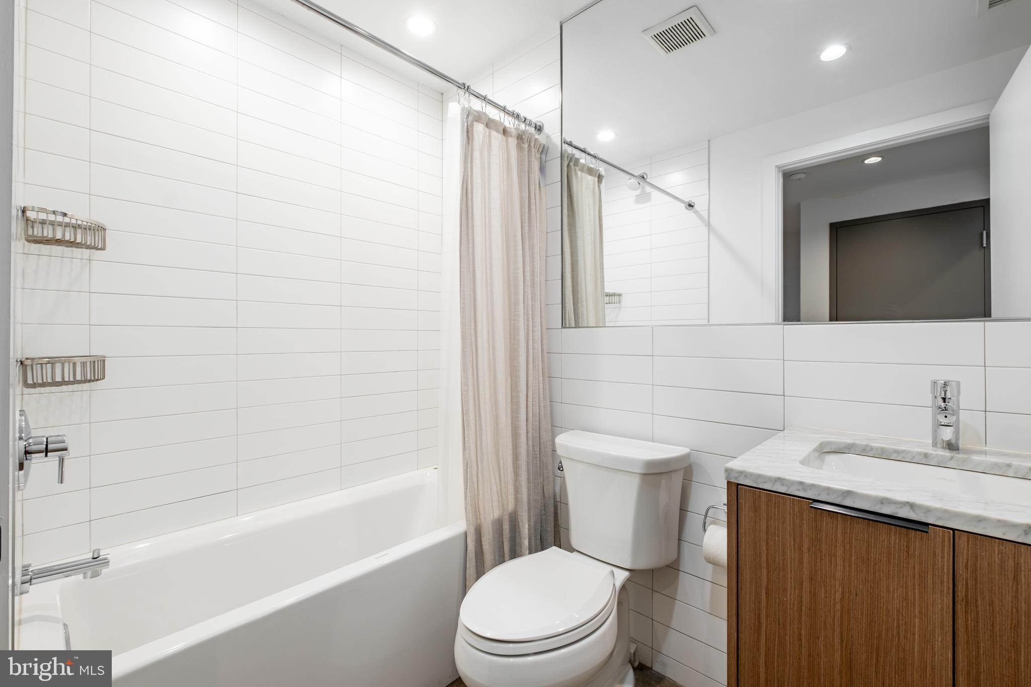 204 S Delhi STREET Unit: R4
