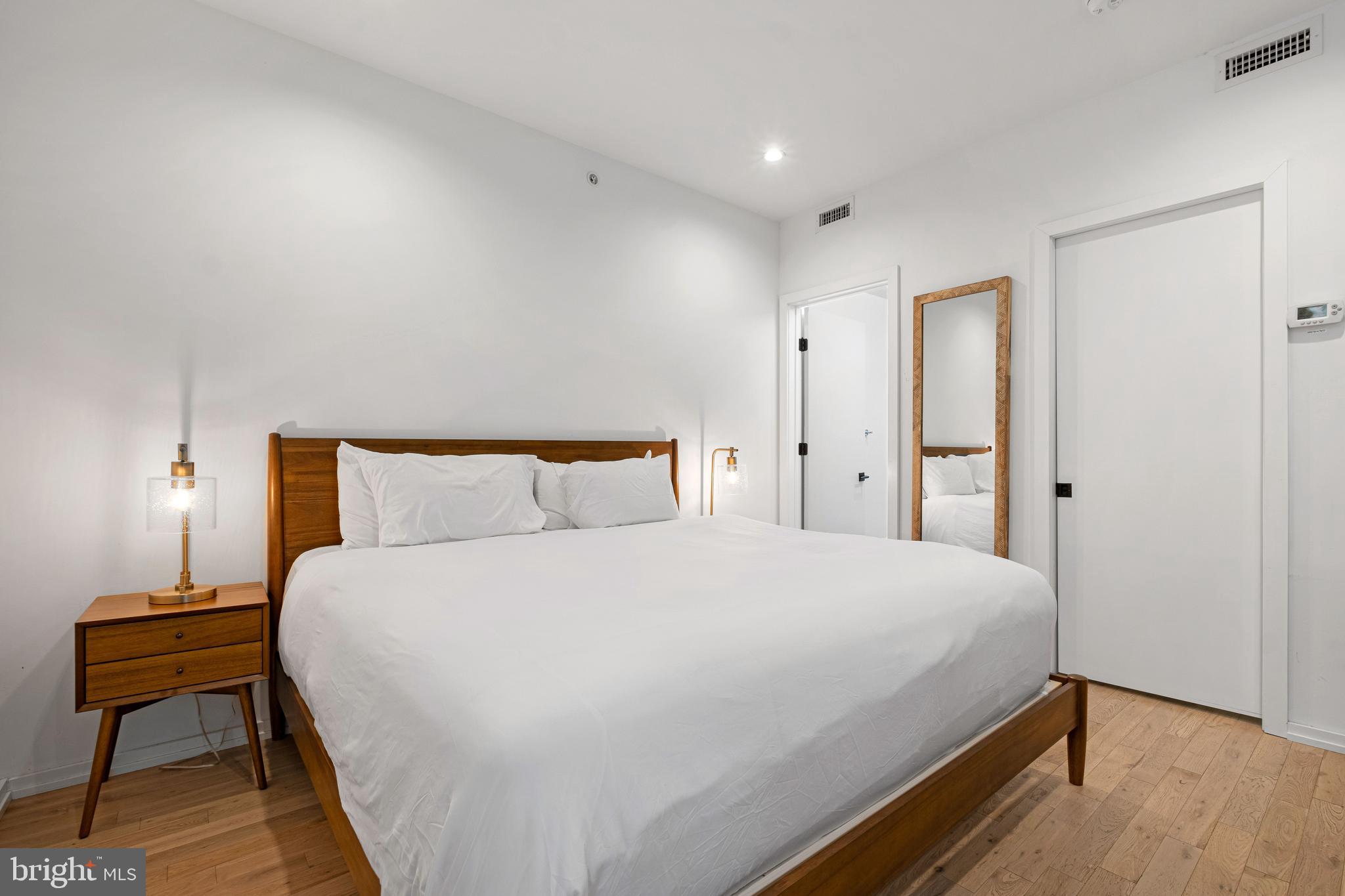 204 S Delhi STREET Unit: R2