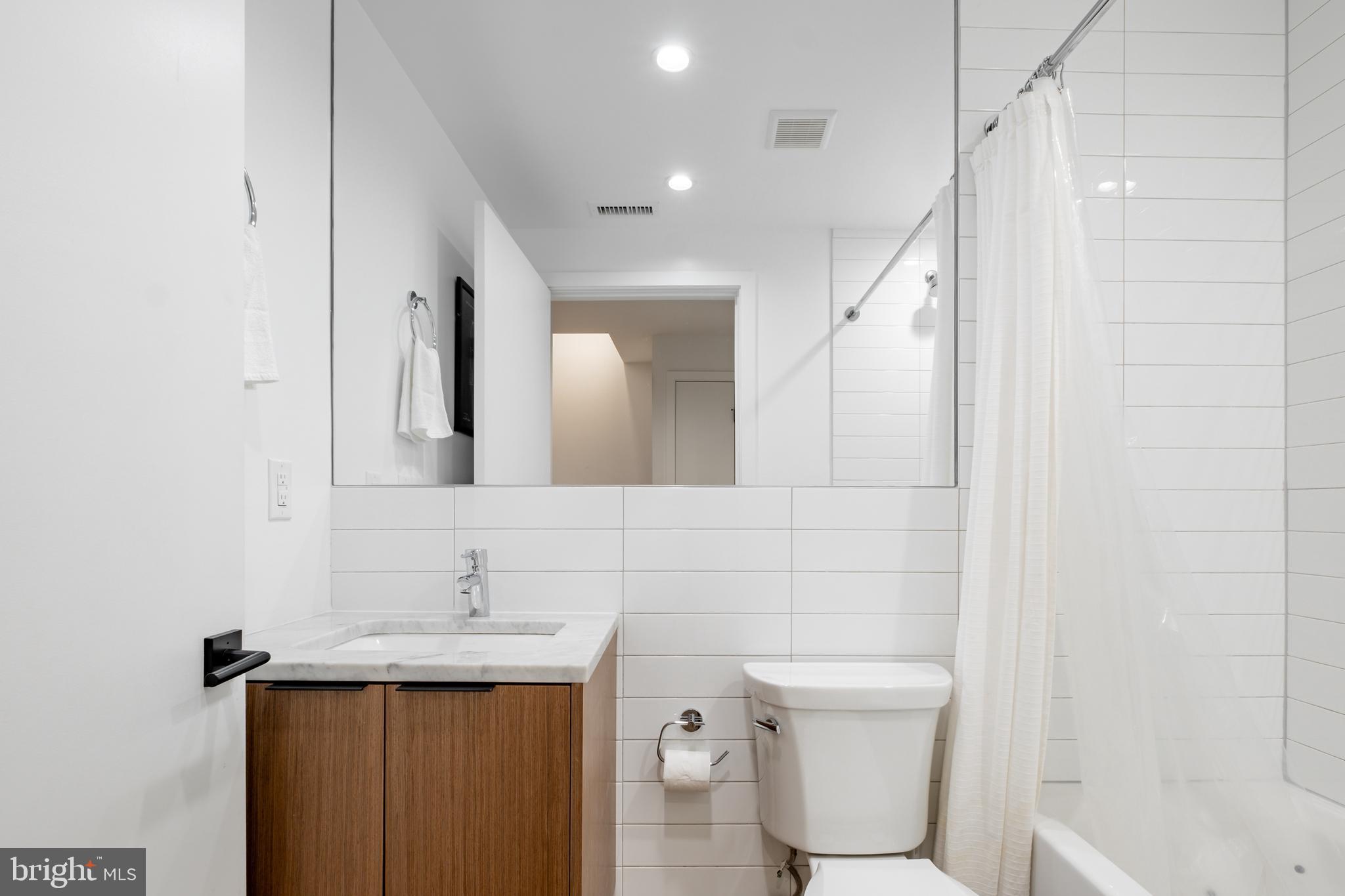 204 S Delhi STREET Unit: R2