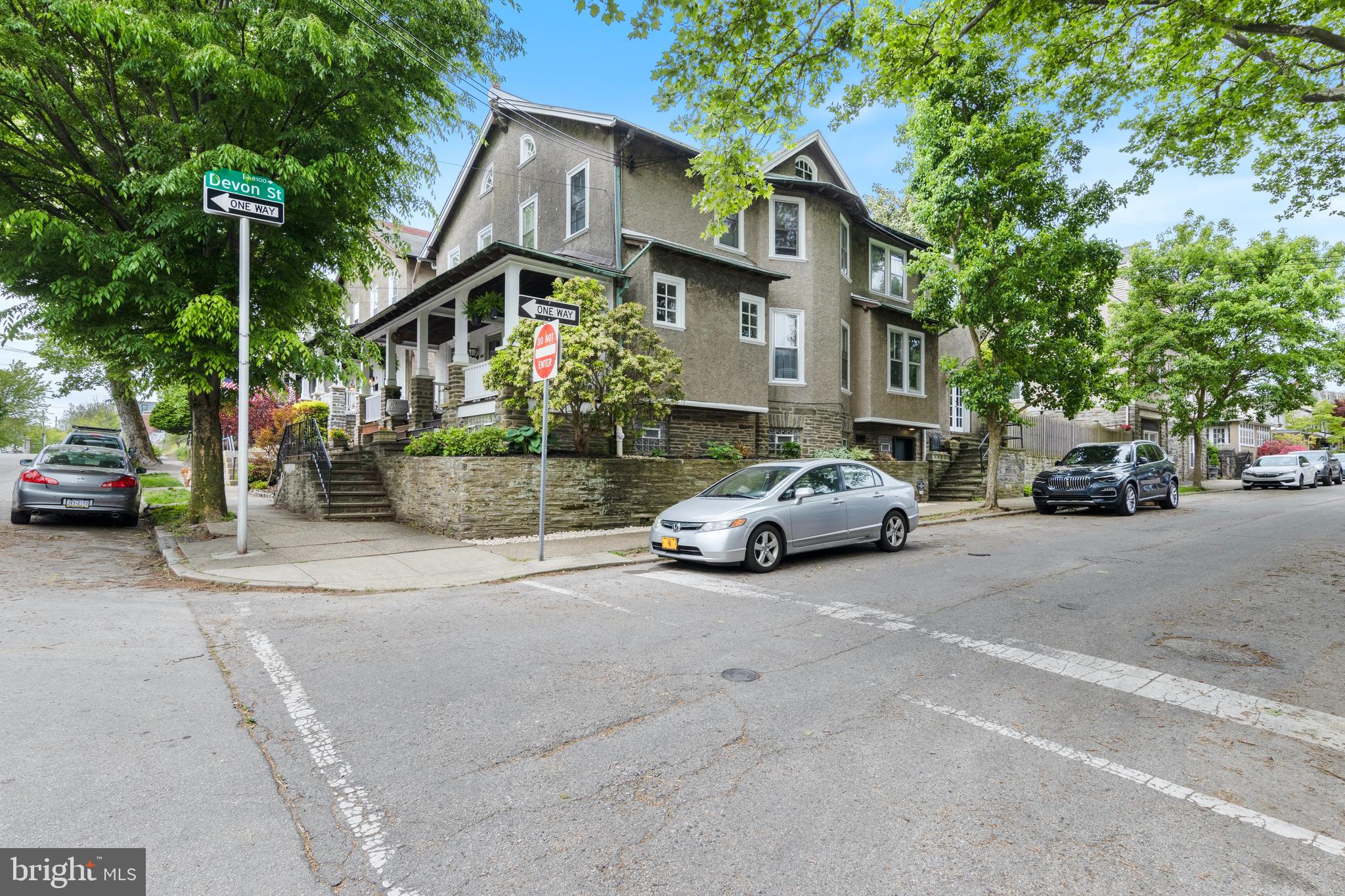 27 E Abington Ave