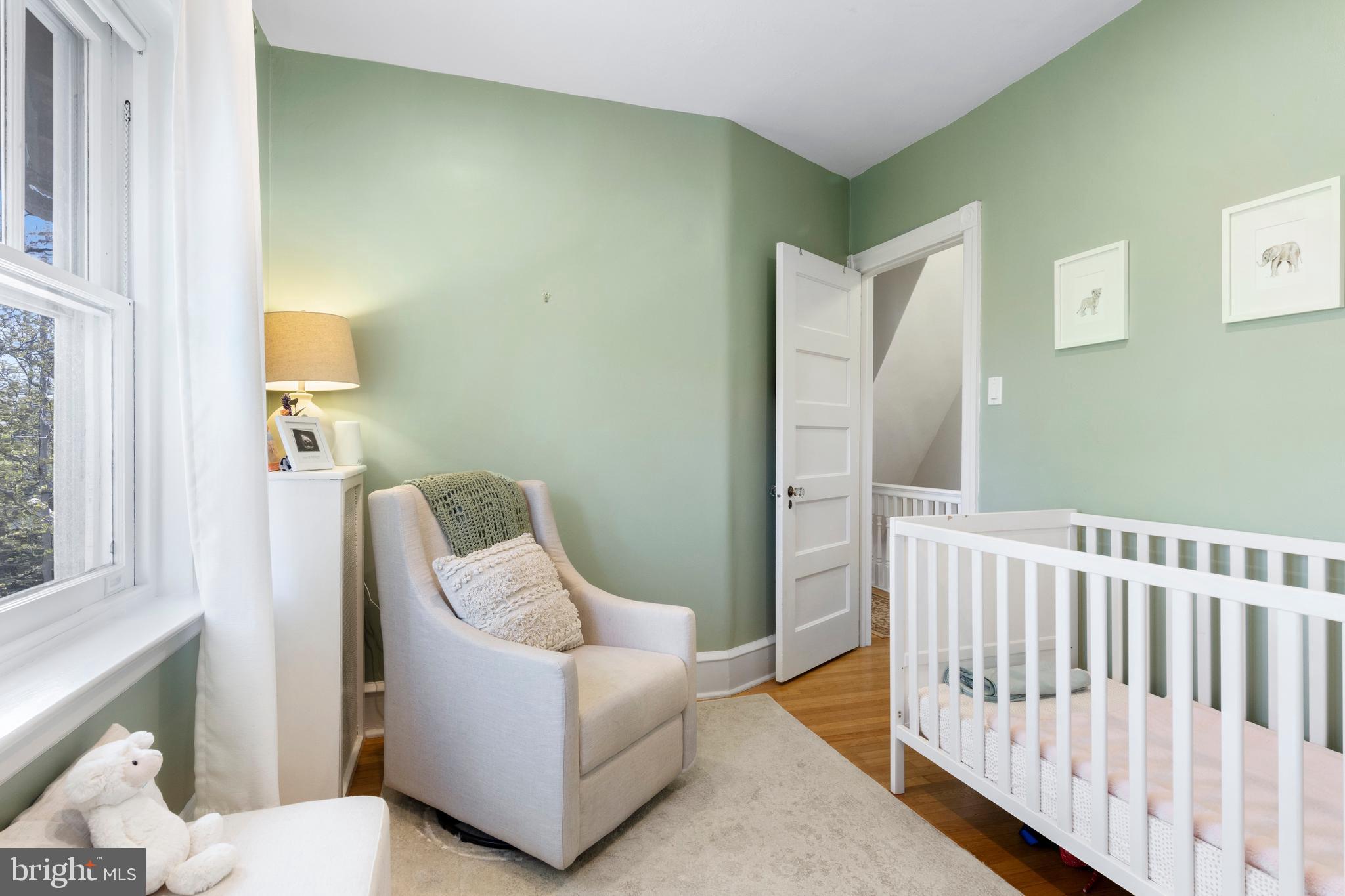 27 E Abington Ave