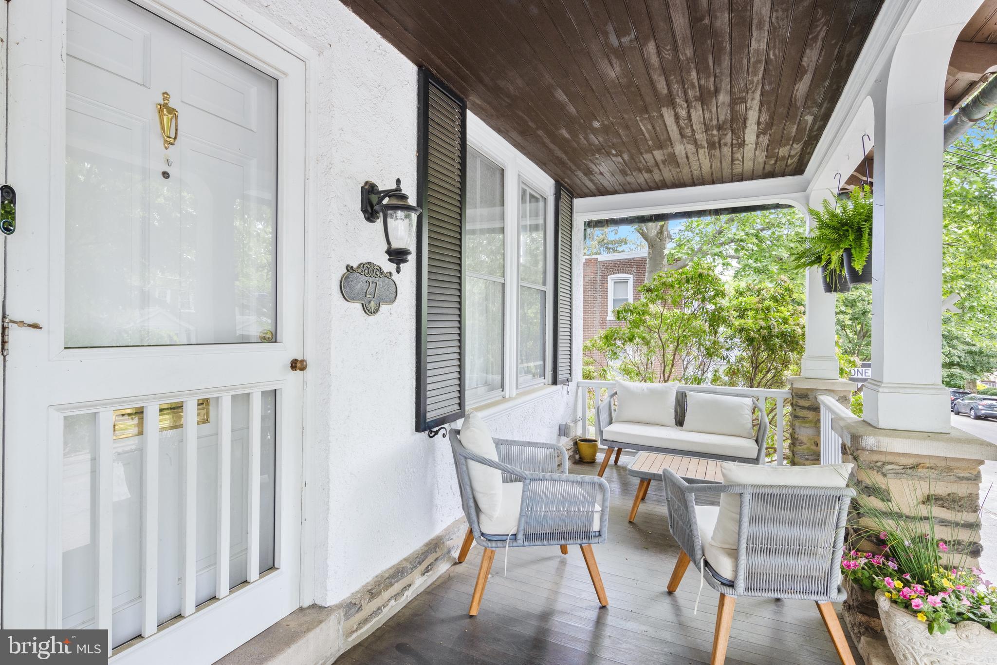 27 E Abington Ave