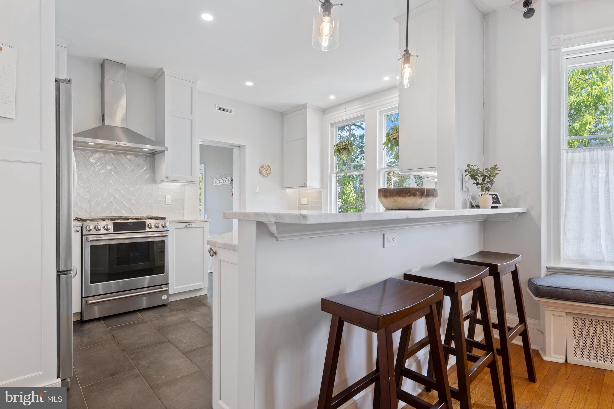 27 E Abington Ave