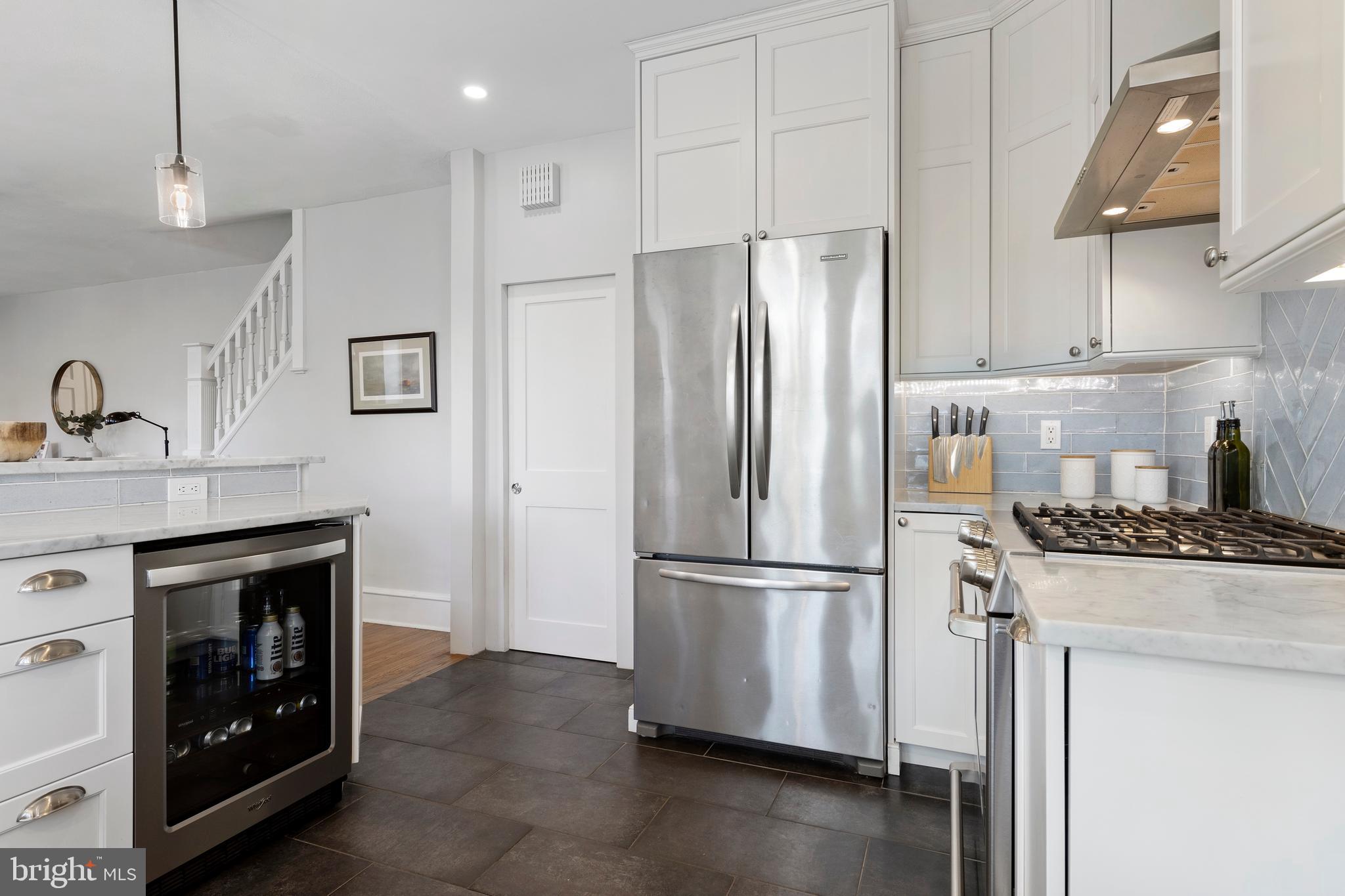 27 E Abington Ave