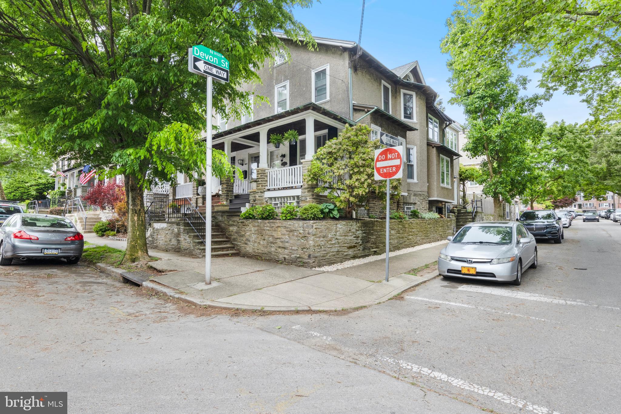 27 E Abington Ave