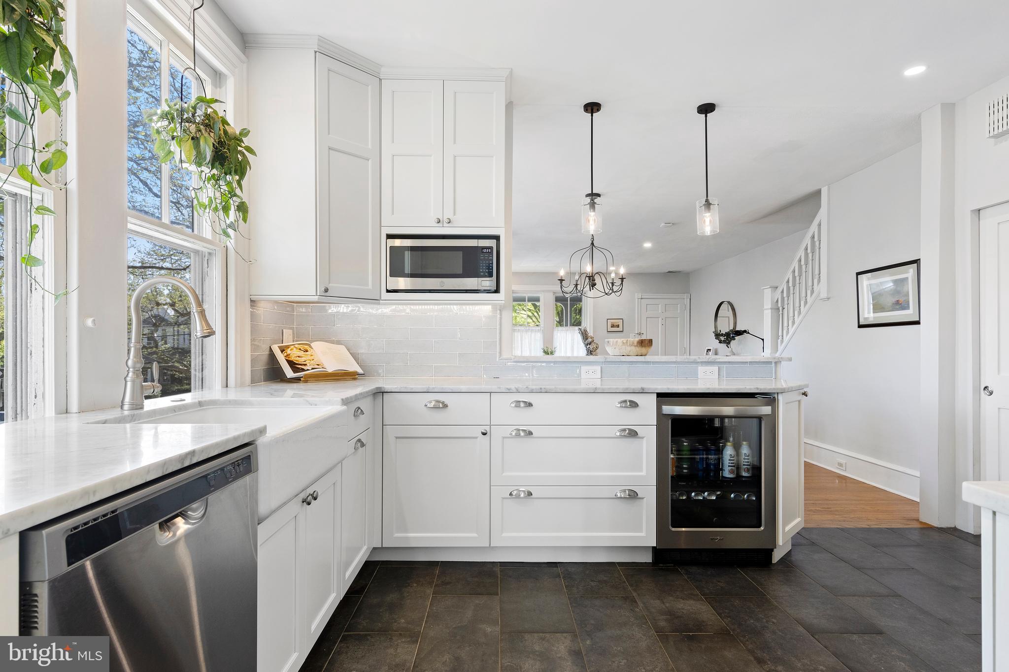 27 E Abington Ave