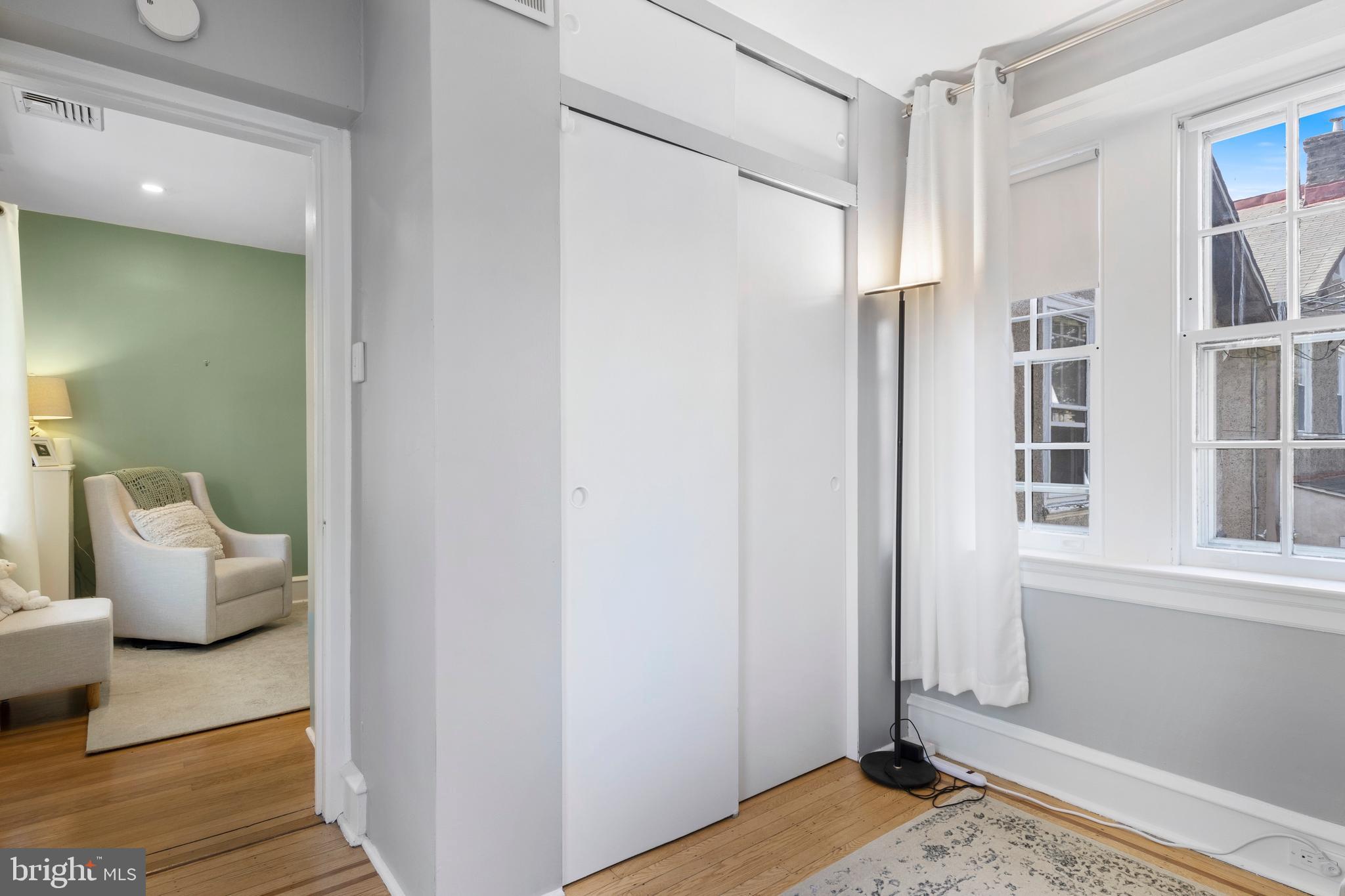 27 E Abington Ave