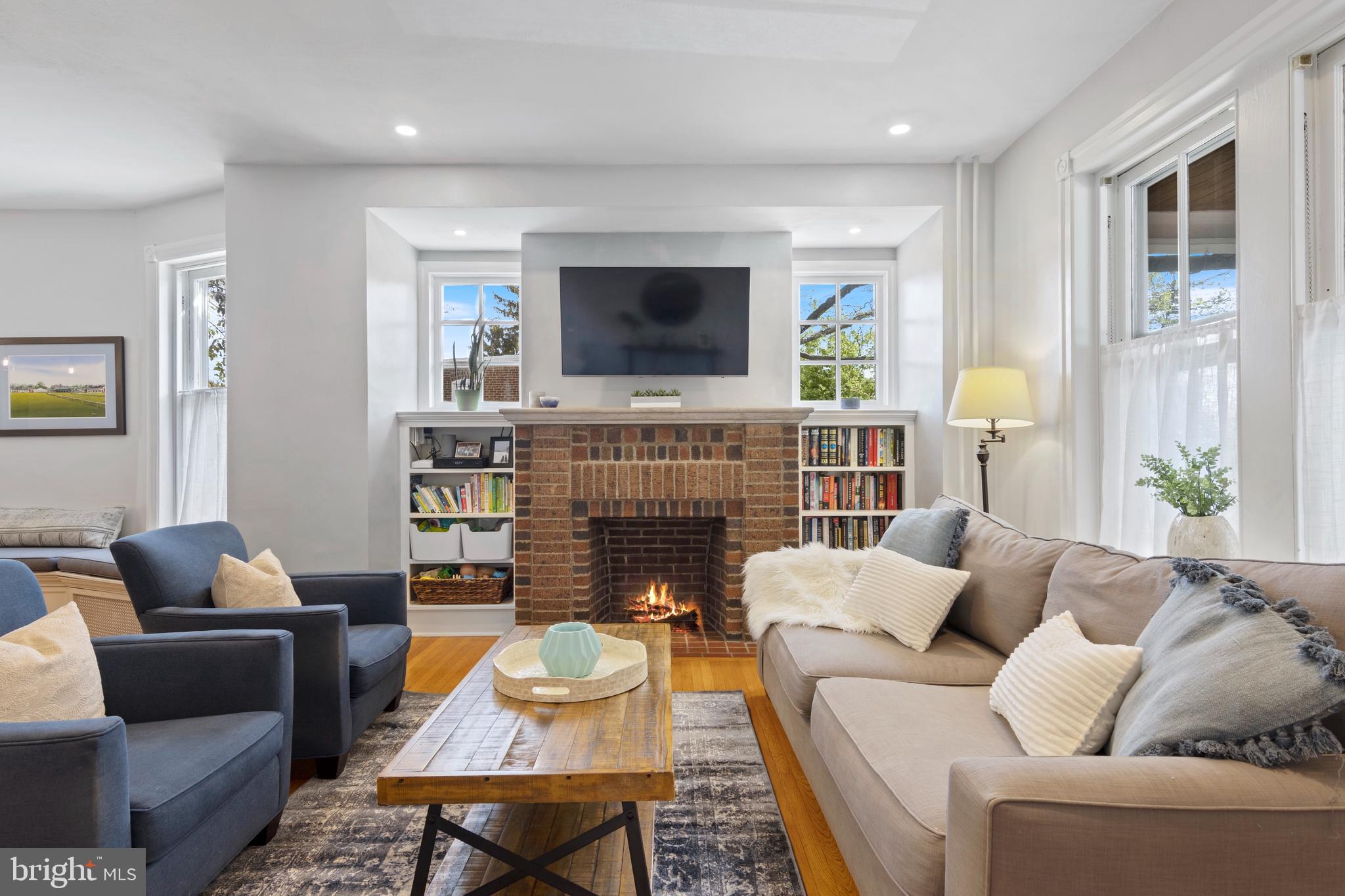 27 E Abington Ave