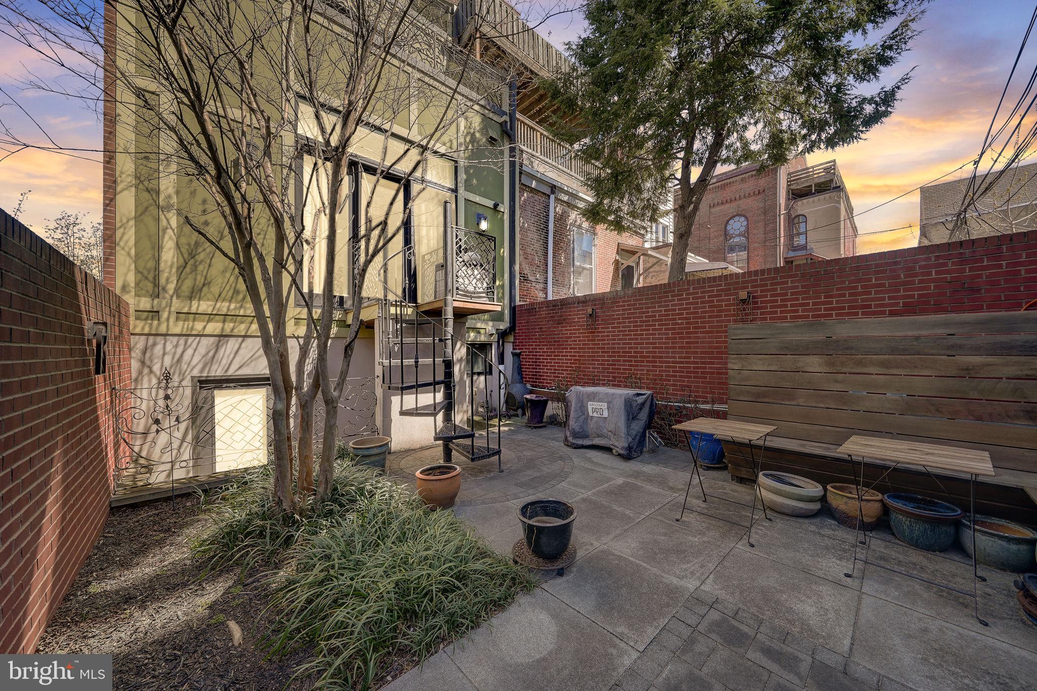 1538 Green St