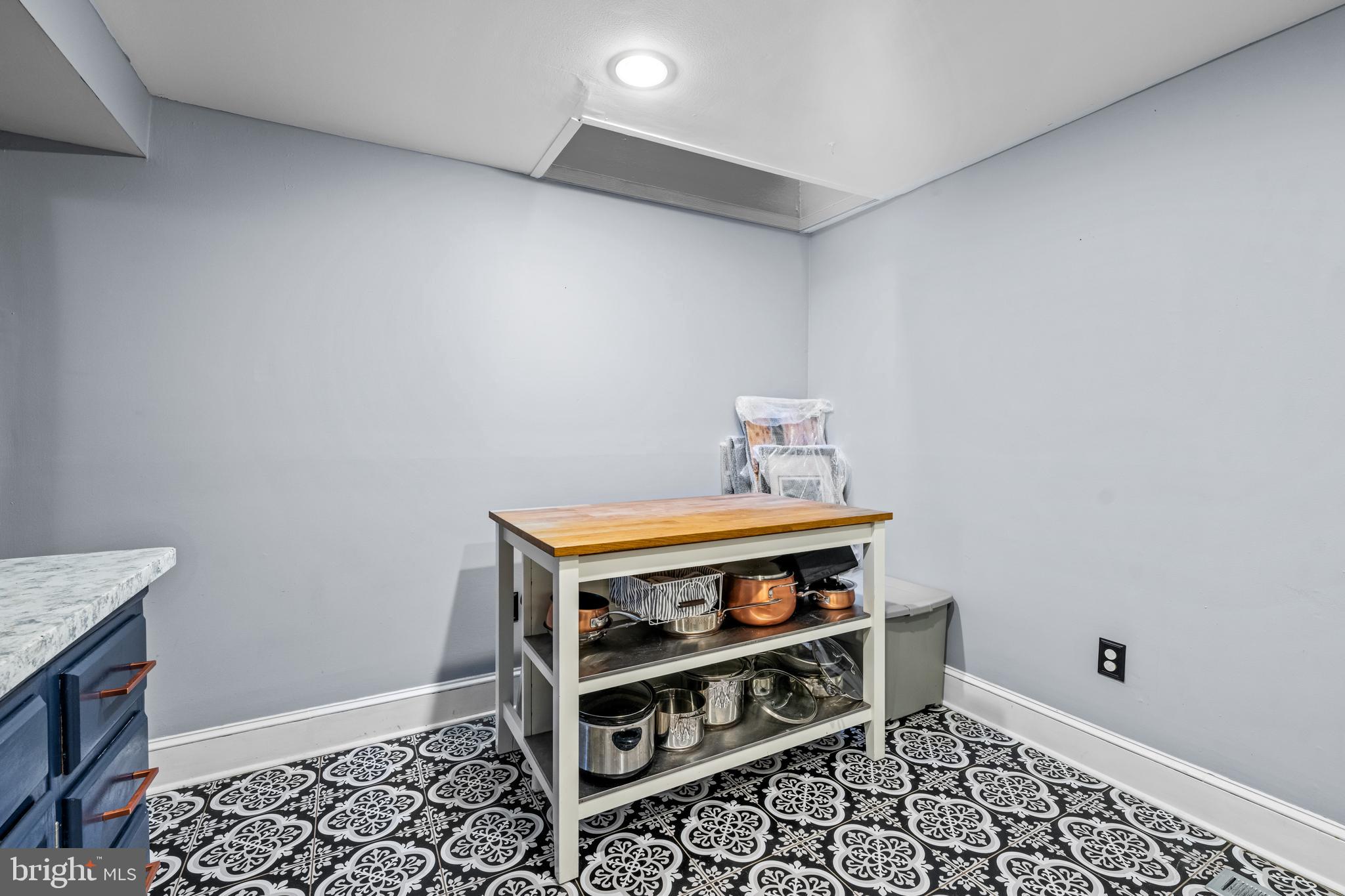 725-727 Pemberton St #6