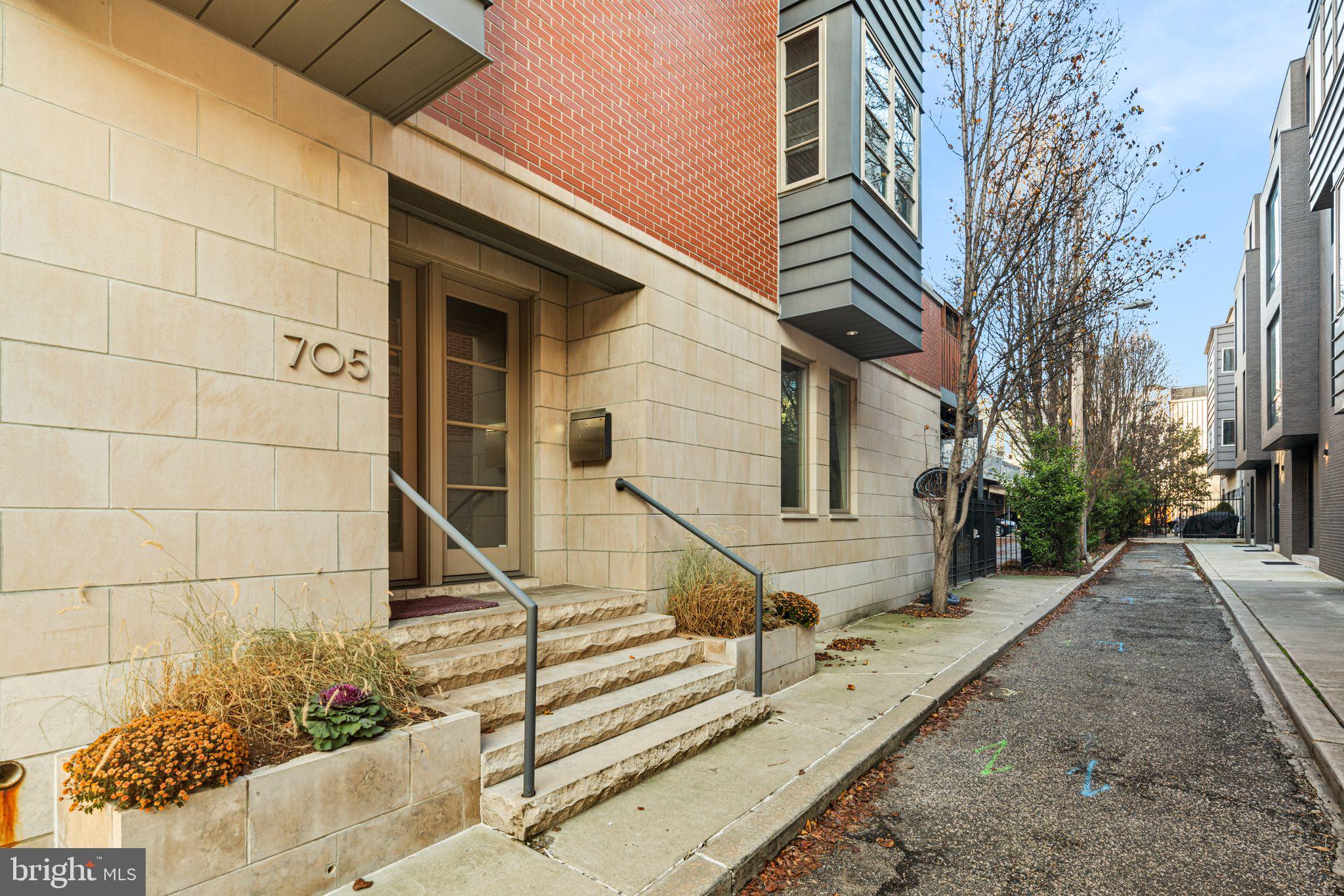 705 S 15th St