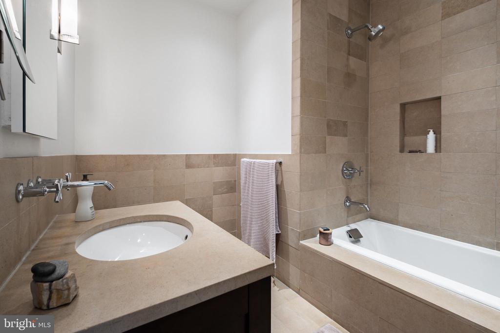 108 Arch St #304
