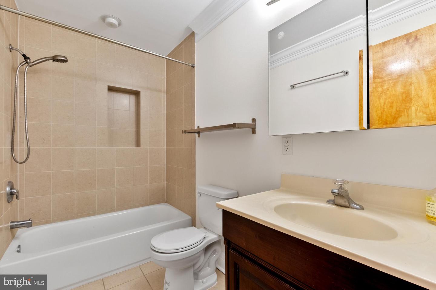 1205 SPRUCE ST #1F