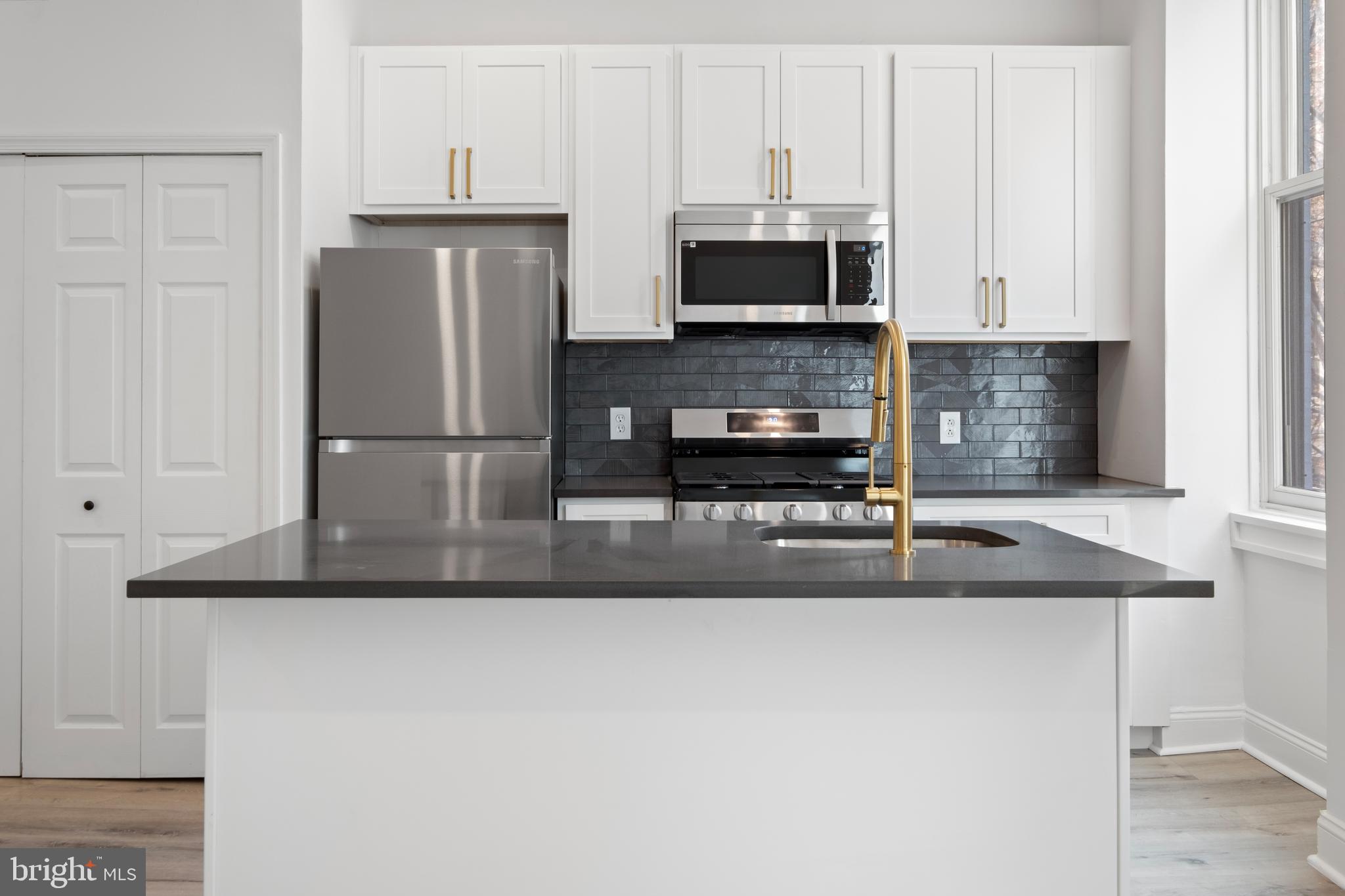 1805 CHESTNUT STREET