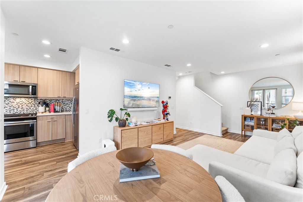 2880 N Glassell Street