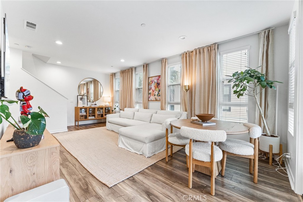 2880 N Glassell Street