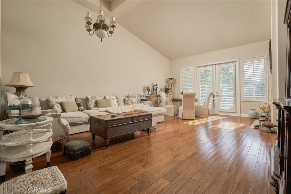 459 S San Vicente
